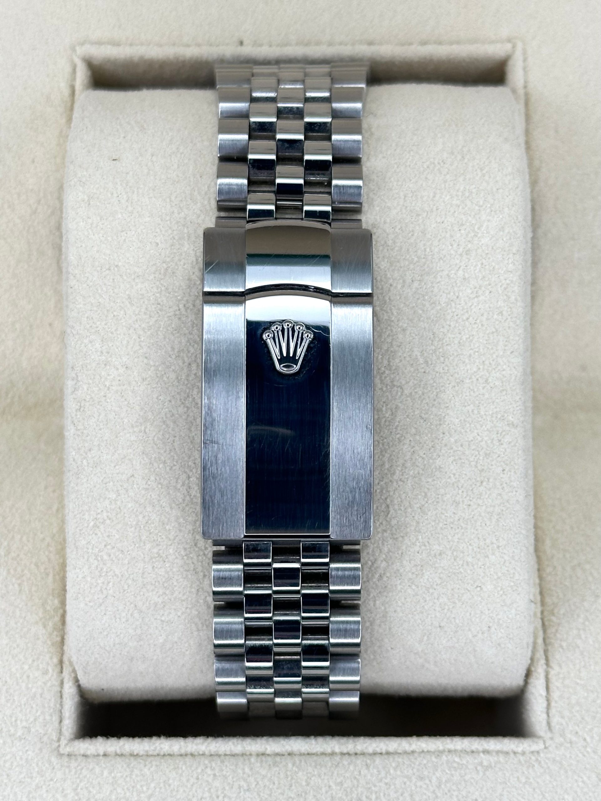 2023 Rolex Datejust 41mm 126300 Stainless Steel Jubilee Blue Dial - Image 2