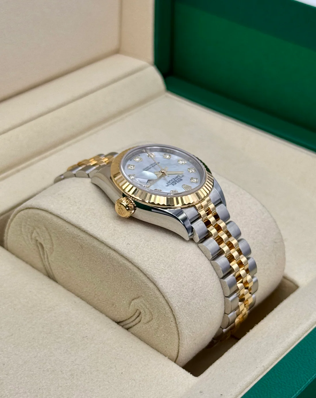 NEW 2025 Rolex Lady Datejust 28mm 279173 Jubilee MOP Diamond Dial - Image 6