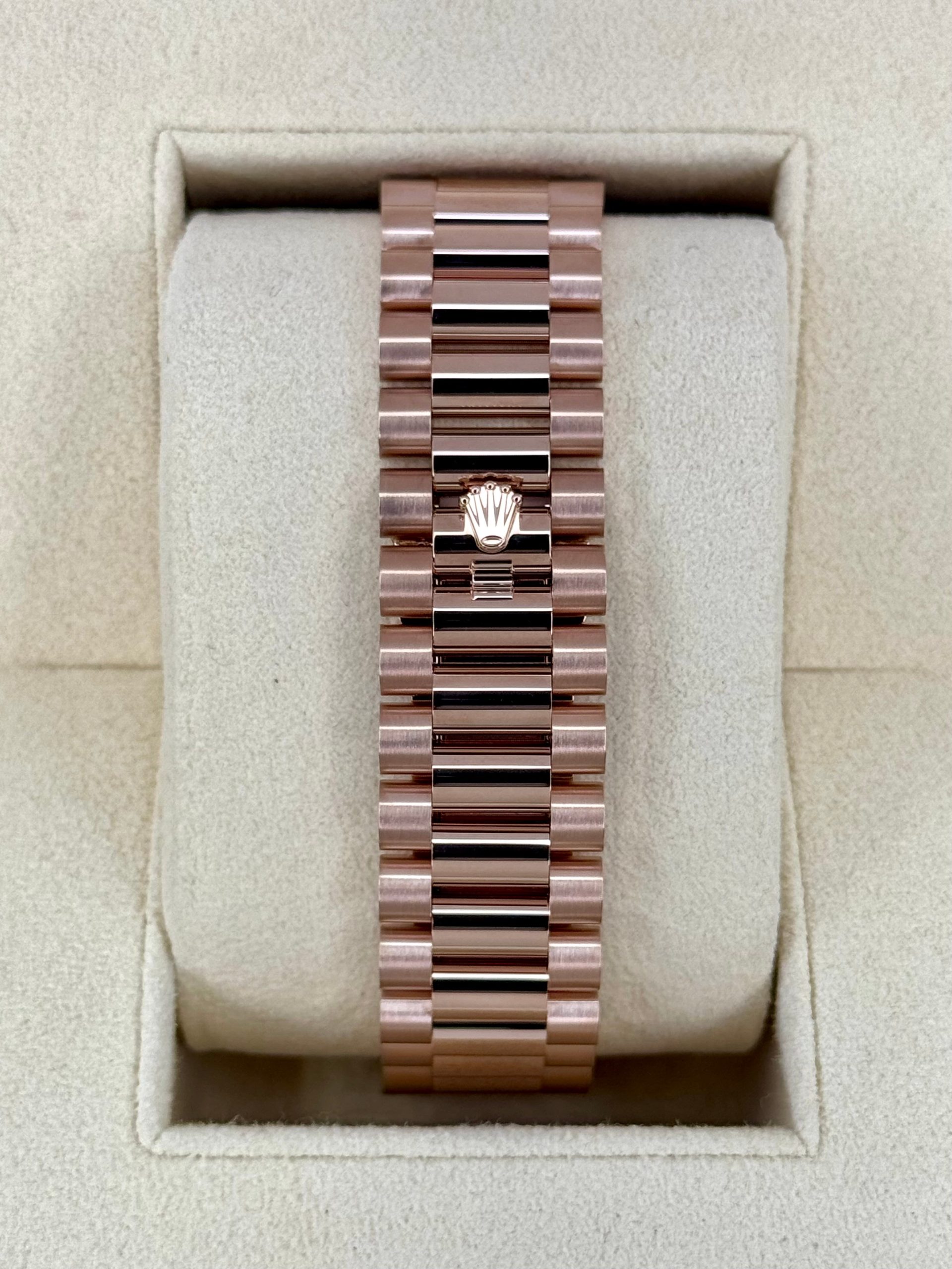 NEW 2025 Rolex Day-Date 40mm 228235 Presidential Rose Gold Olive Dial - Image 2