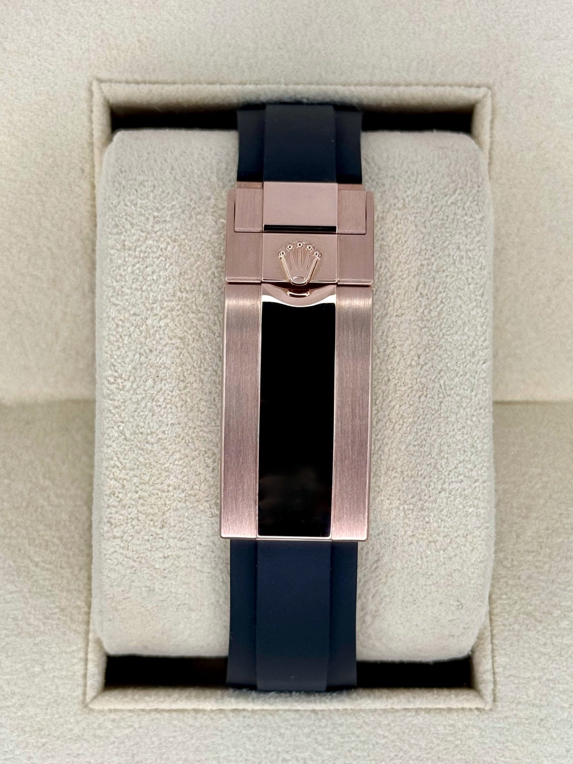 NEW 2024 Rolex Daytona 40mm 126515LN Rose Gold Oysterflex Black Dial Dial - Image 2