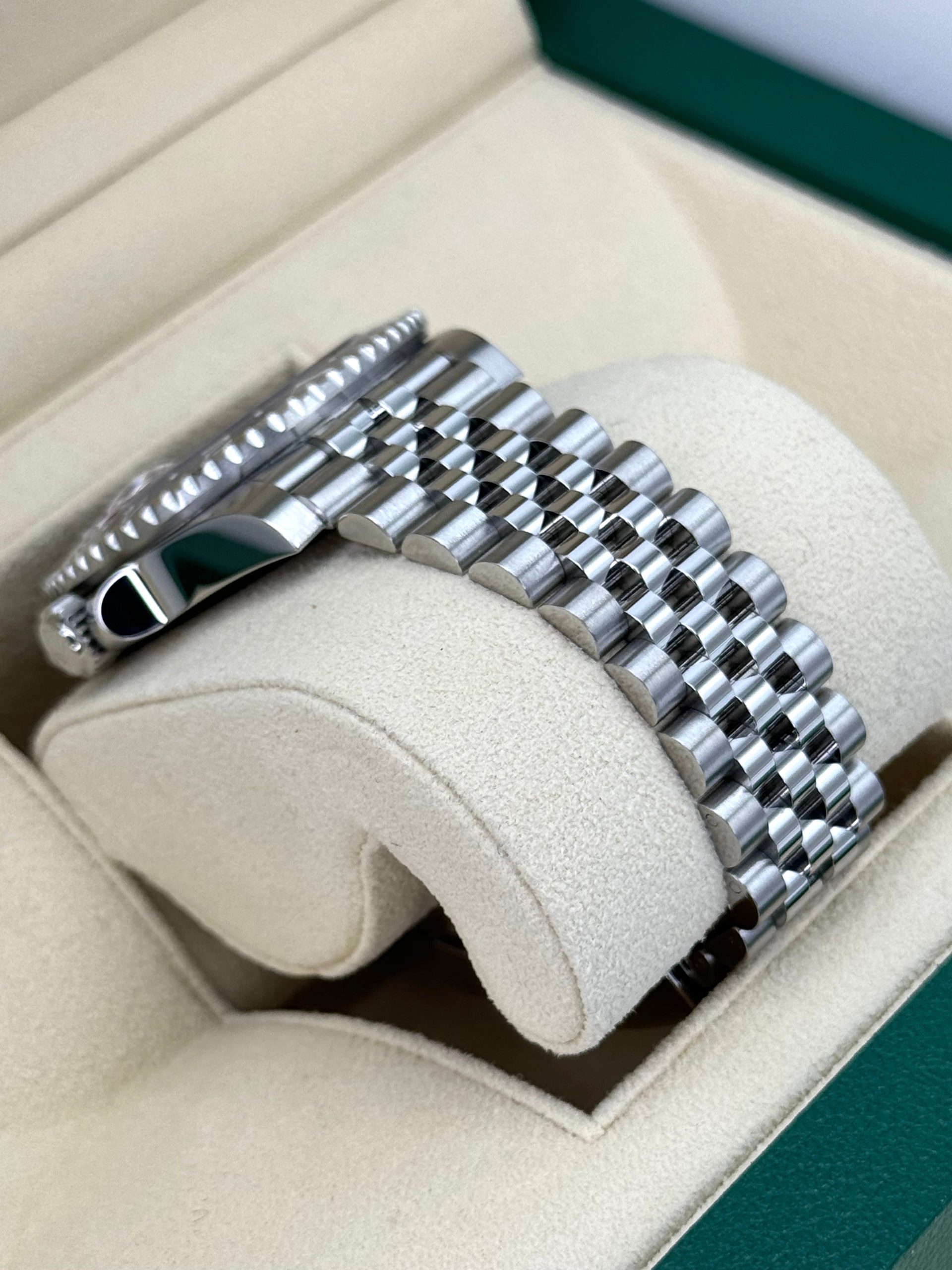 NEW 2024 Rolex GMT-Master II "Pepsi" 40mm 126710BLRO Jubilee - Image 8