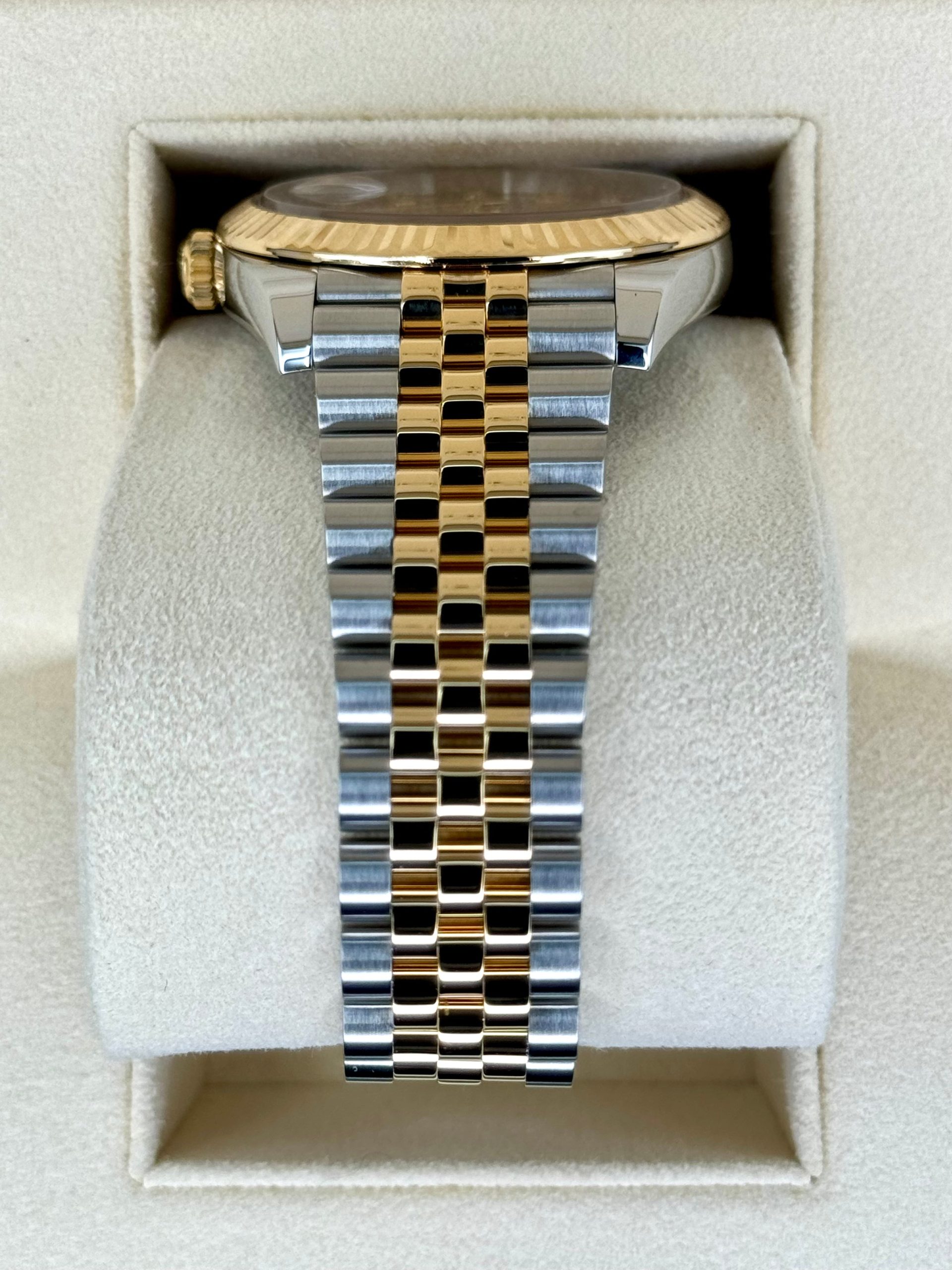 2022 Rolex Datejust 41mm 126333 Jubilee Champagne Diamond Dial - Image 3