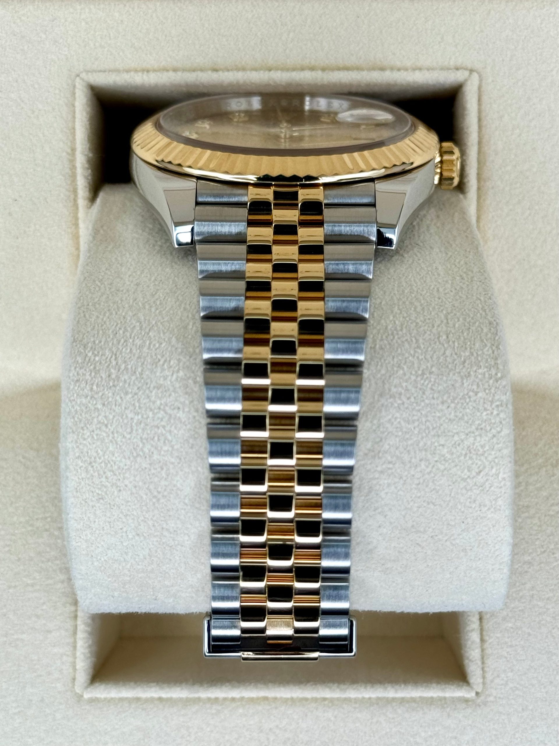 2022 Rolex Datejust 41mm 126333 Jubilee Champagne Diamond Dial - Image 4
