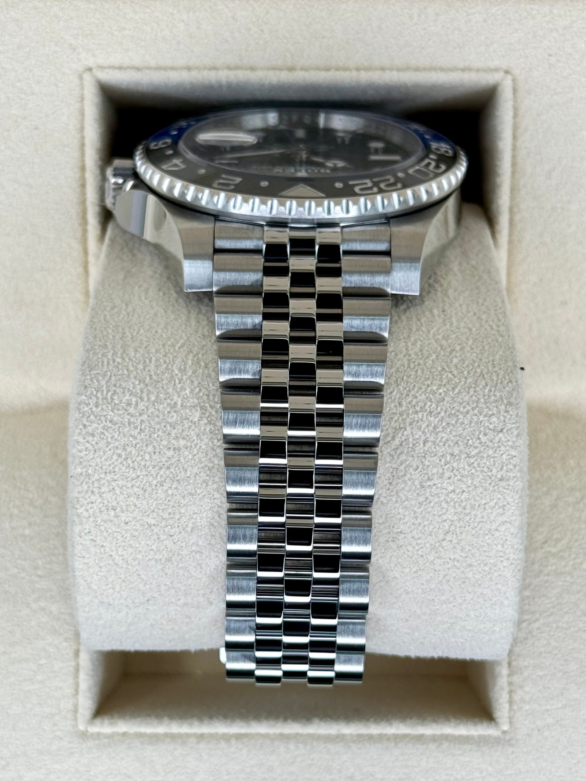 2022 Rolex GMT-Master II "Batgirl" 40mm 126710BLNR Jubilee Black Dial - Image 4