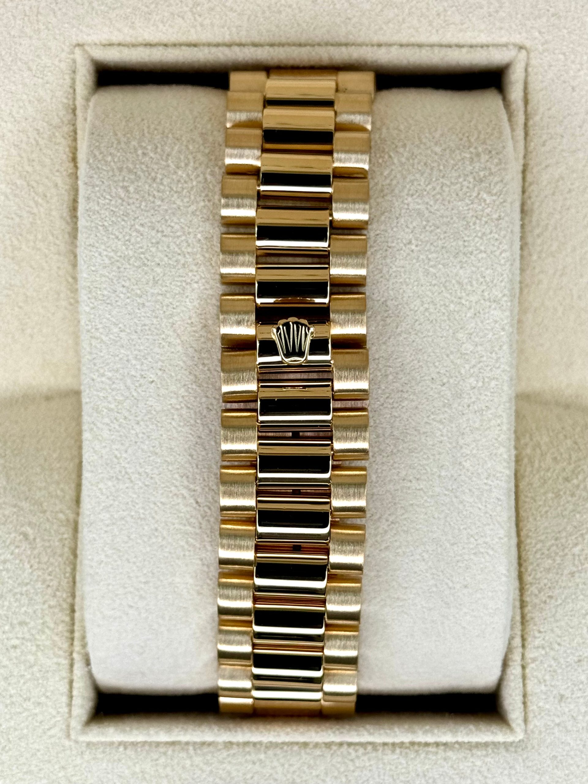 1981 Rolex Day-Date 36mm 18038 Presidential Black Dial - Image 3