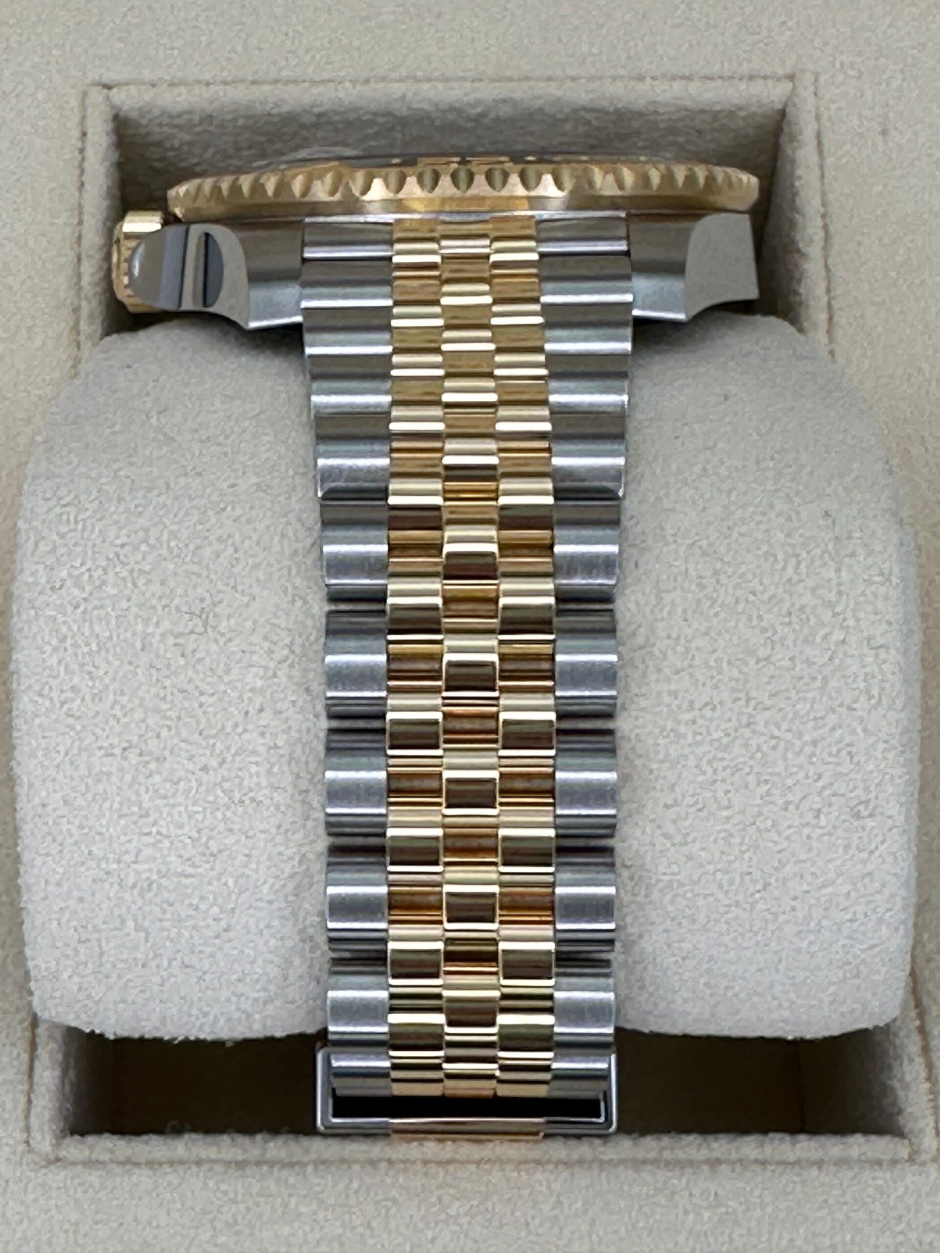 NEW 2025 Rolex GMT-Master II 40mm 126713GRNR Two-Tone Jubilee - Image 4