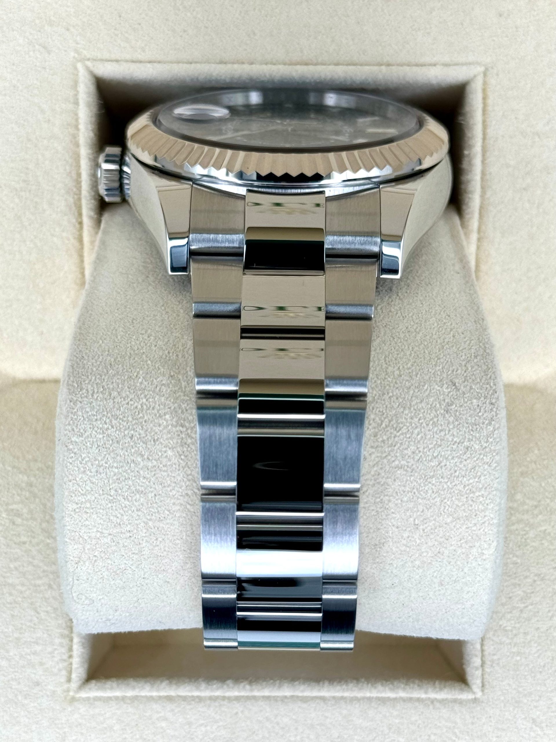 2020 Sky-Dweller 42mm 326934 Stainless Steel Oyster Blue Dial - Image 4