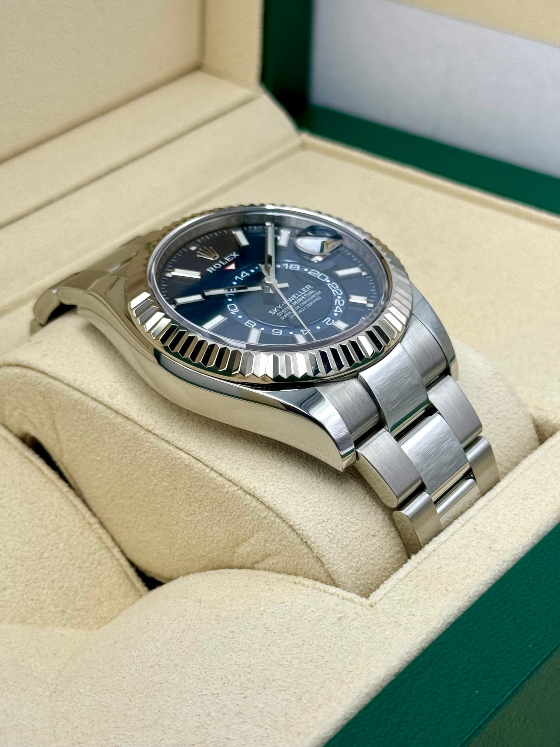 2020 Sky-Dweller 42mm 326934 Stainless Steel Oyster Blue Dial - Image 6