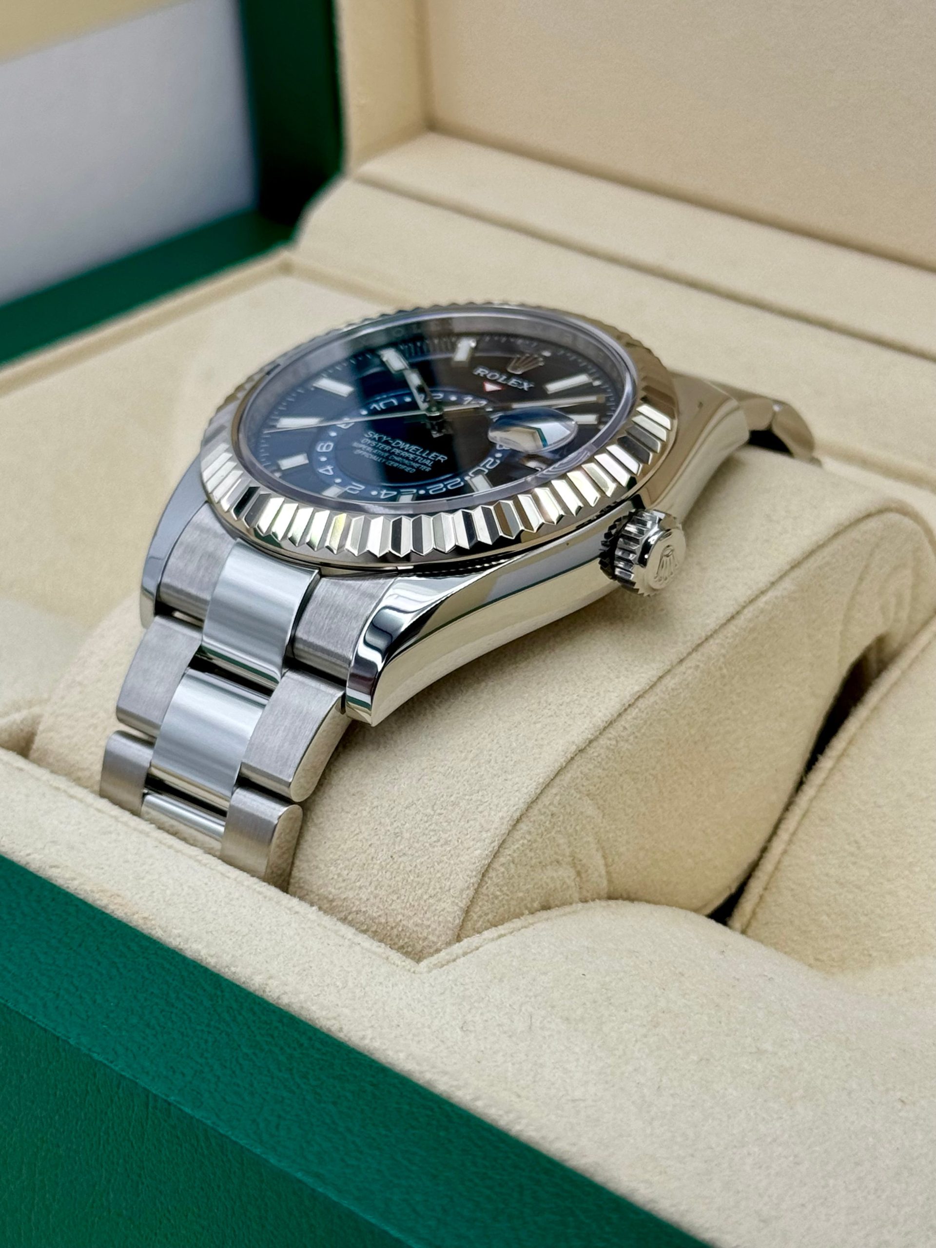 2020 Sky-Dweller 42mm 326934 Stainless Steel Oyster Blue Dial - Image 5