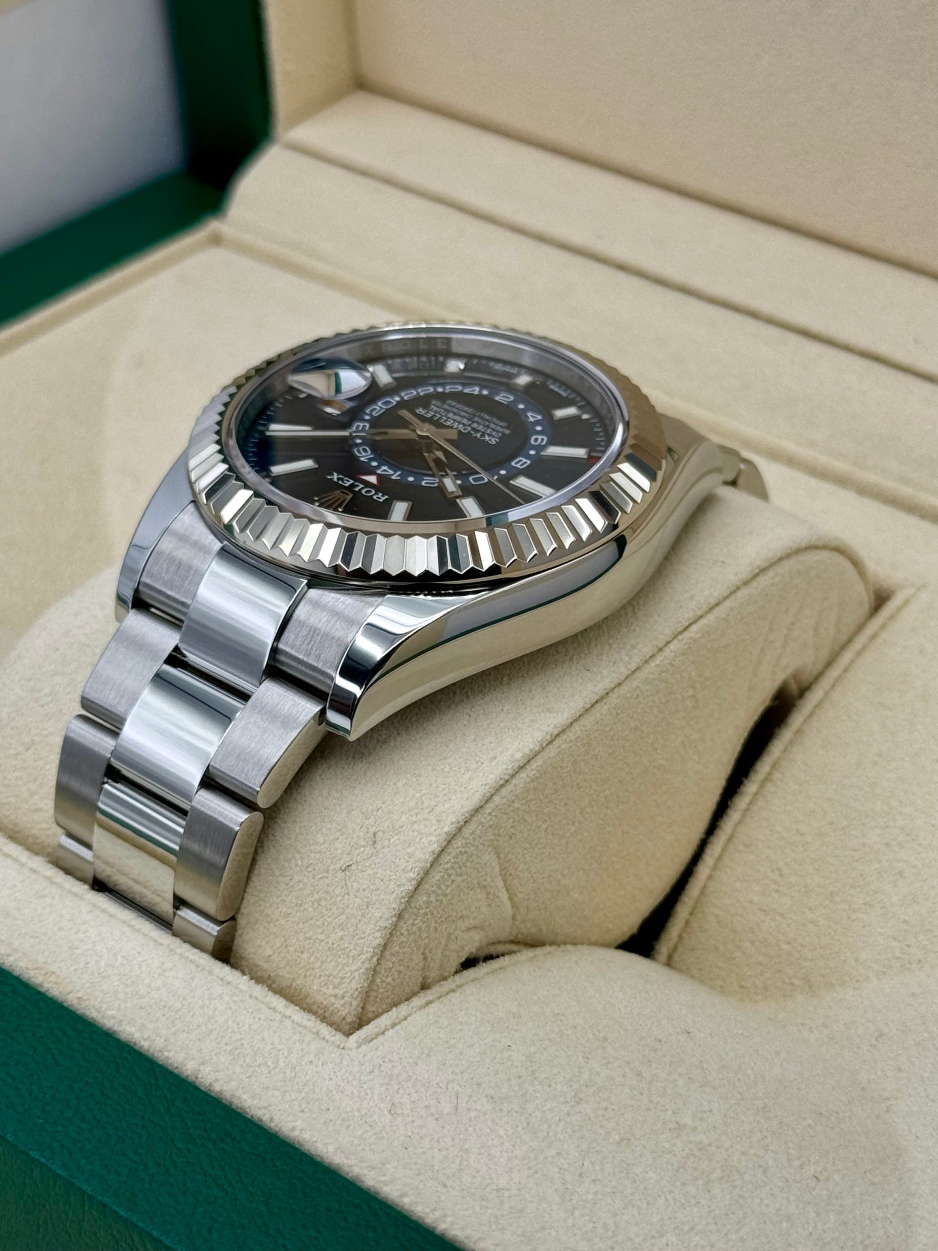 2020 Sky-Dweller 42mm 326934 Stainless Steel Oyster Blue Dial - Image 7