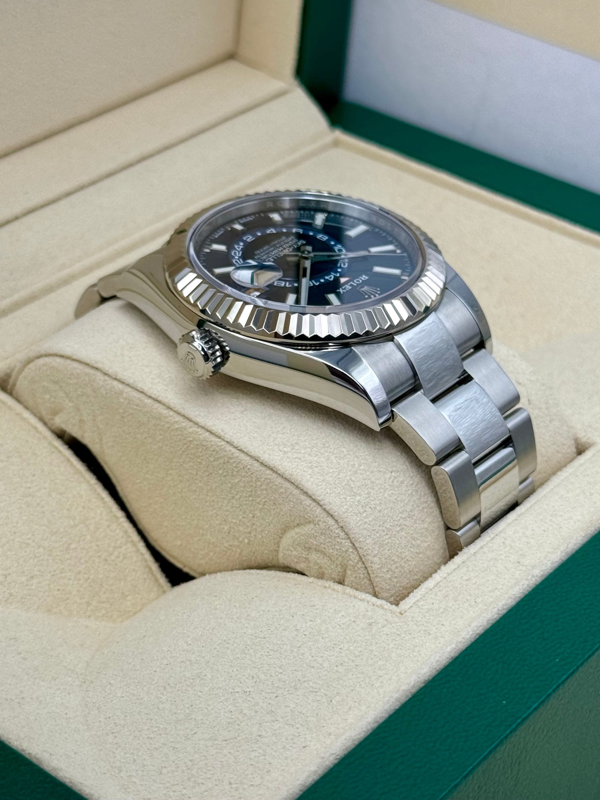 2020 Sky-Dweller 42mm 326934 Stainless Steel Oyster Blue Dial - Image 8