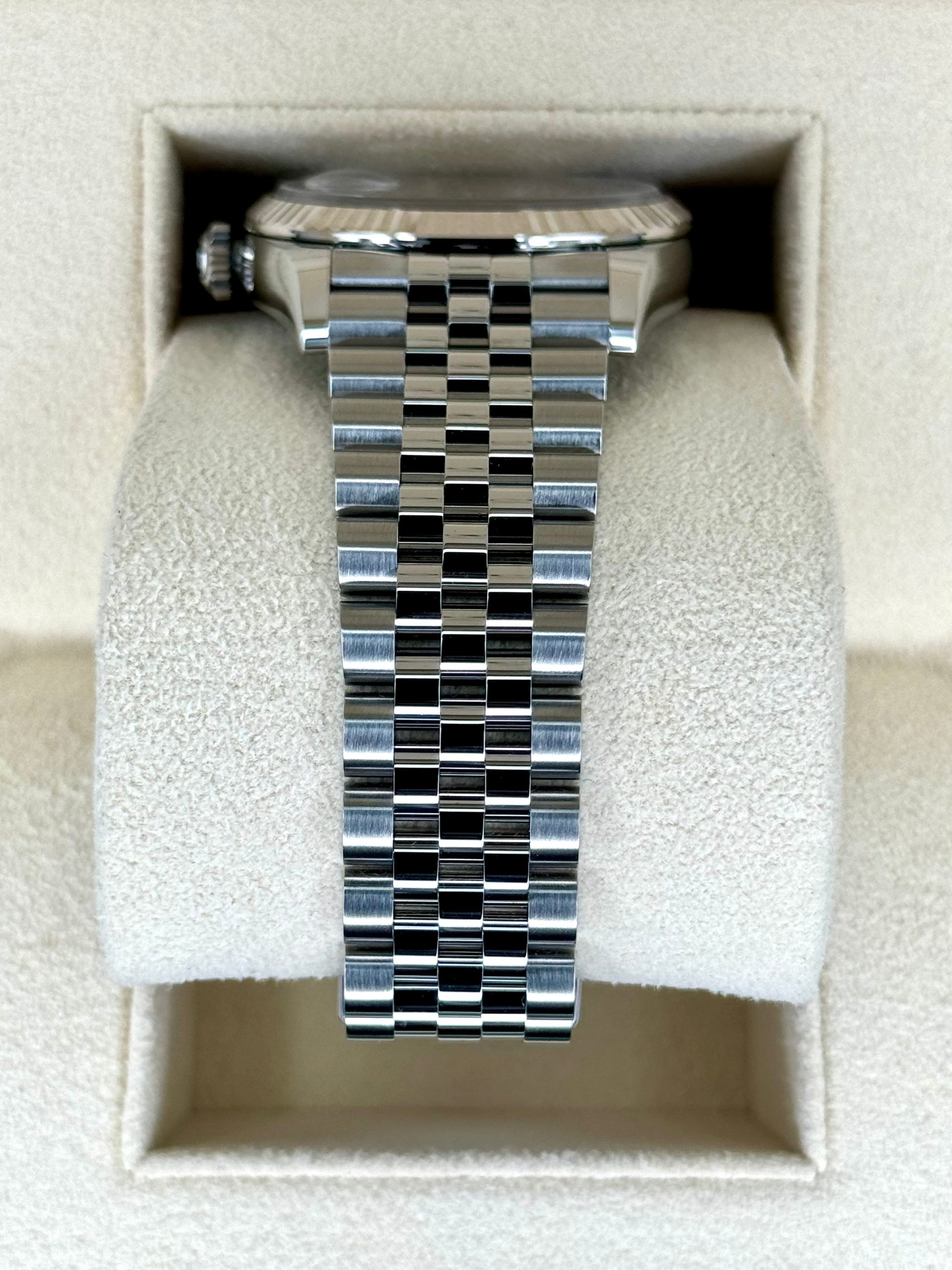 NEW 2024 Rolex Datejust 36mm 126234 Stainless Steel Jubilee Silver Dial - Image 4
