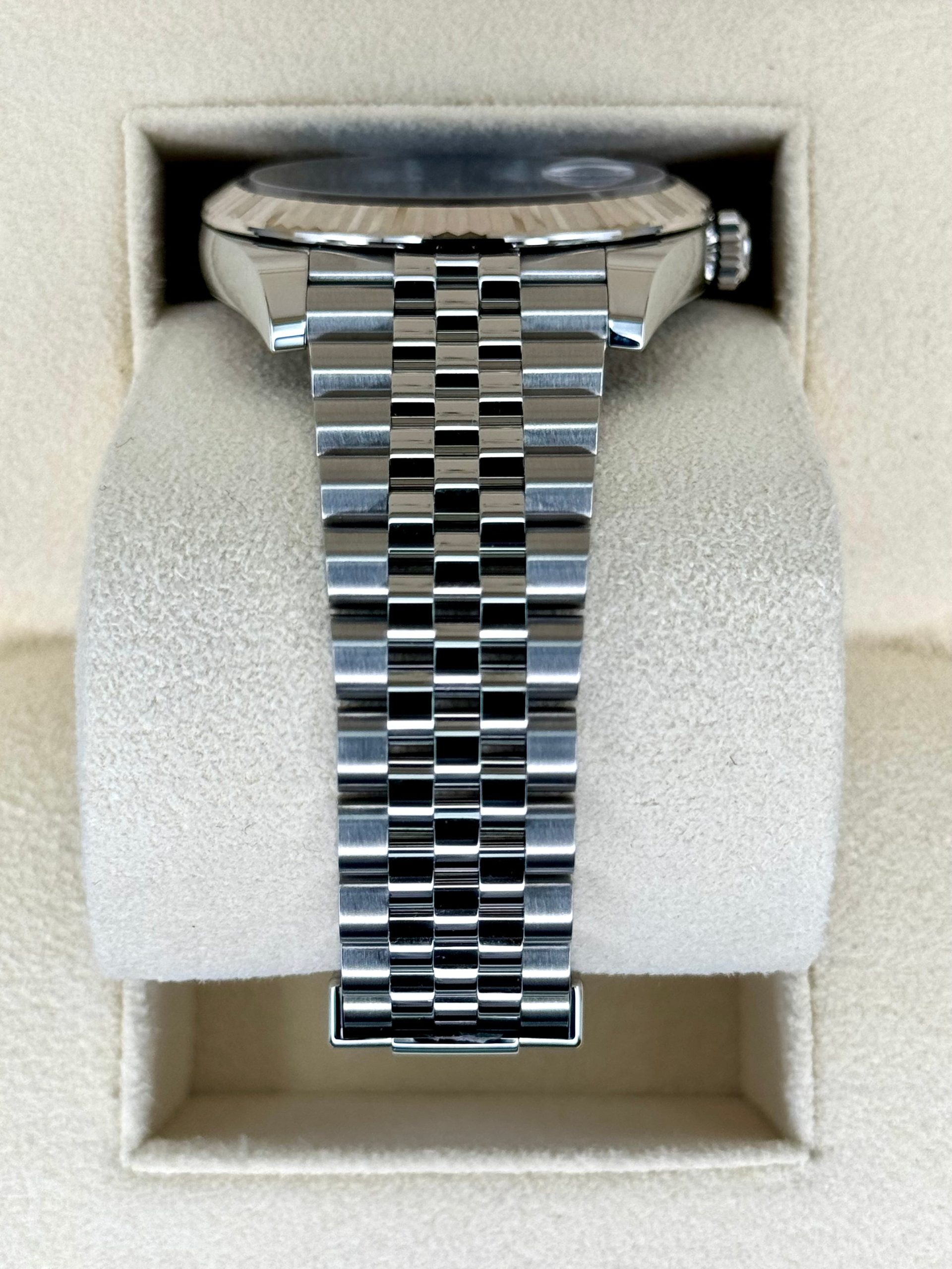 NEW 2024 Rolex Datejust 41mm 126334 Jubilee Blue Roman Numeral Dial - Image 3