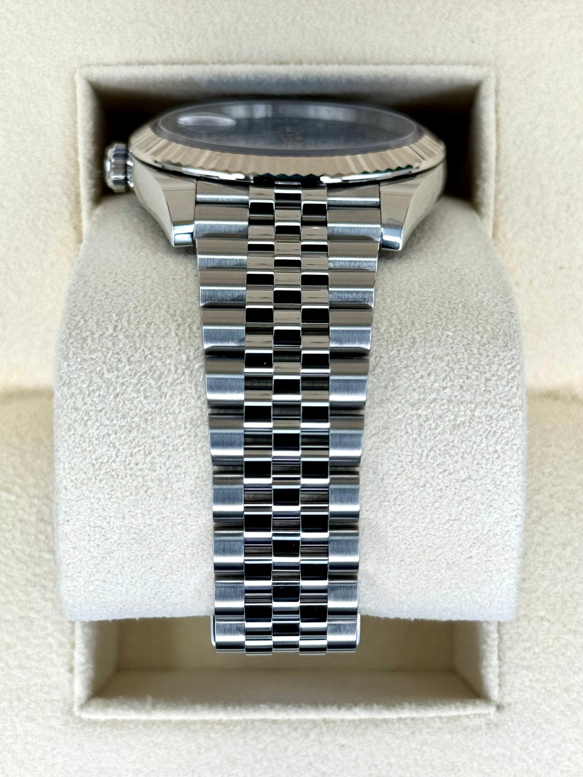 NEW 2024 Rolex Datejust 41mm 126334 Jubilee Blue Roman Numeral Dial - Image 4