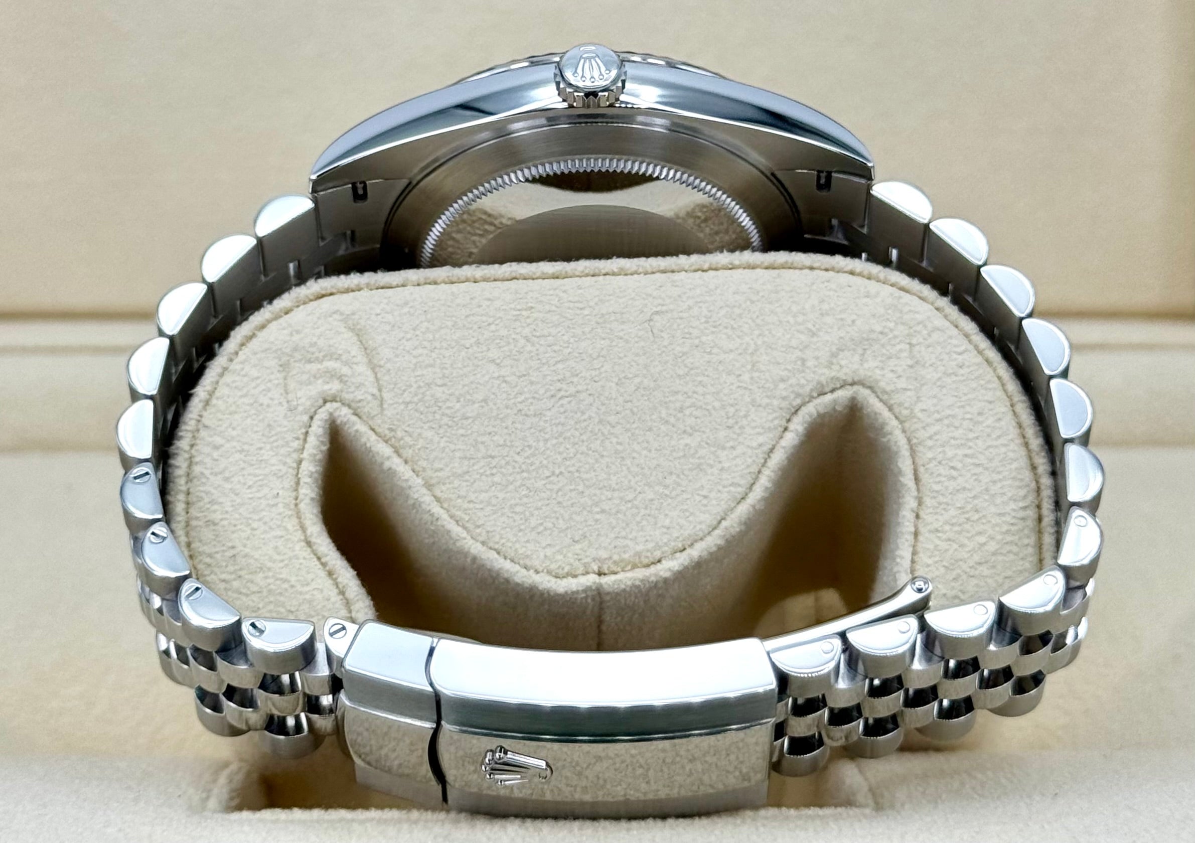 NEW 2024 Rolex Datejust 41mm 126334 Jubilee Blue Roman Numeral Dial - Image 9