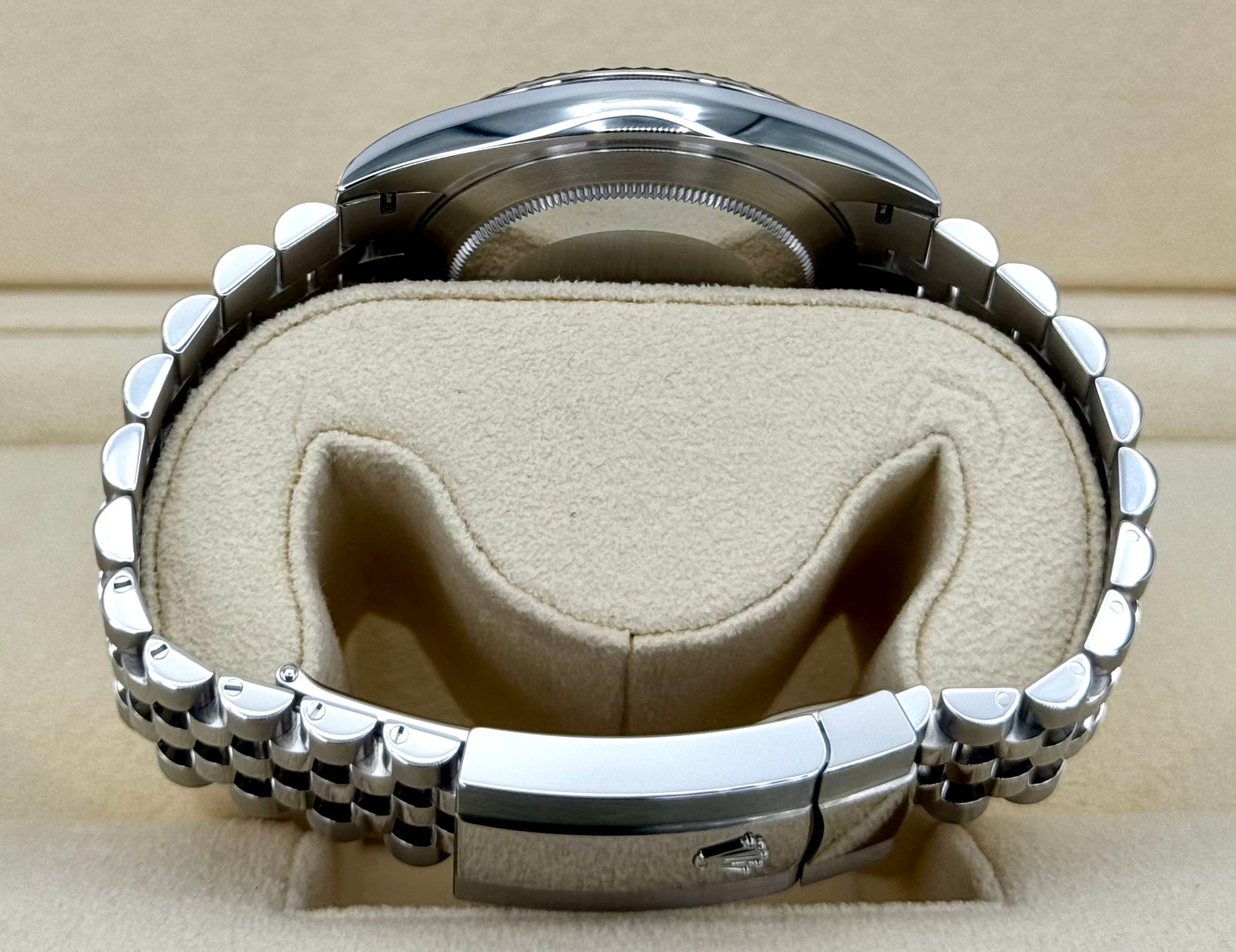 NEW 2024 Rolex Datejust 41mm 126334 Jubilee Blue Roman Numeral Dial - Image 10