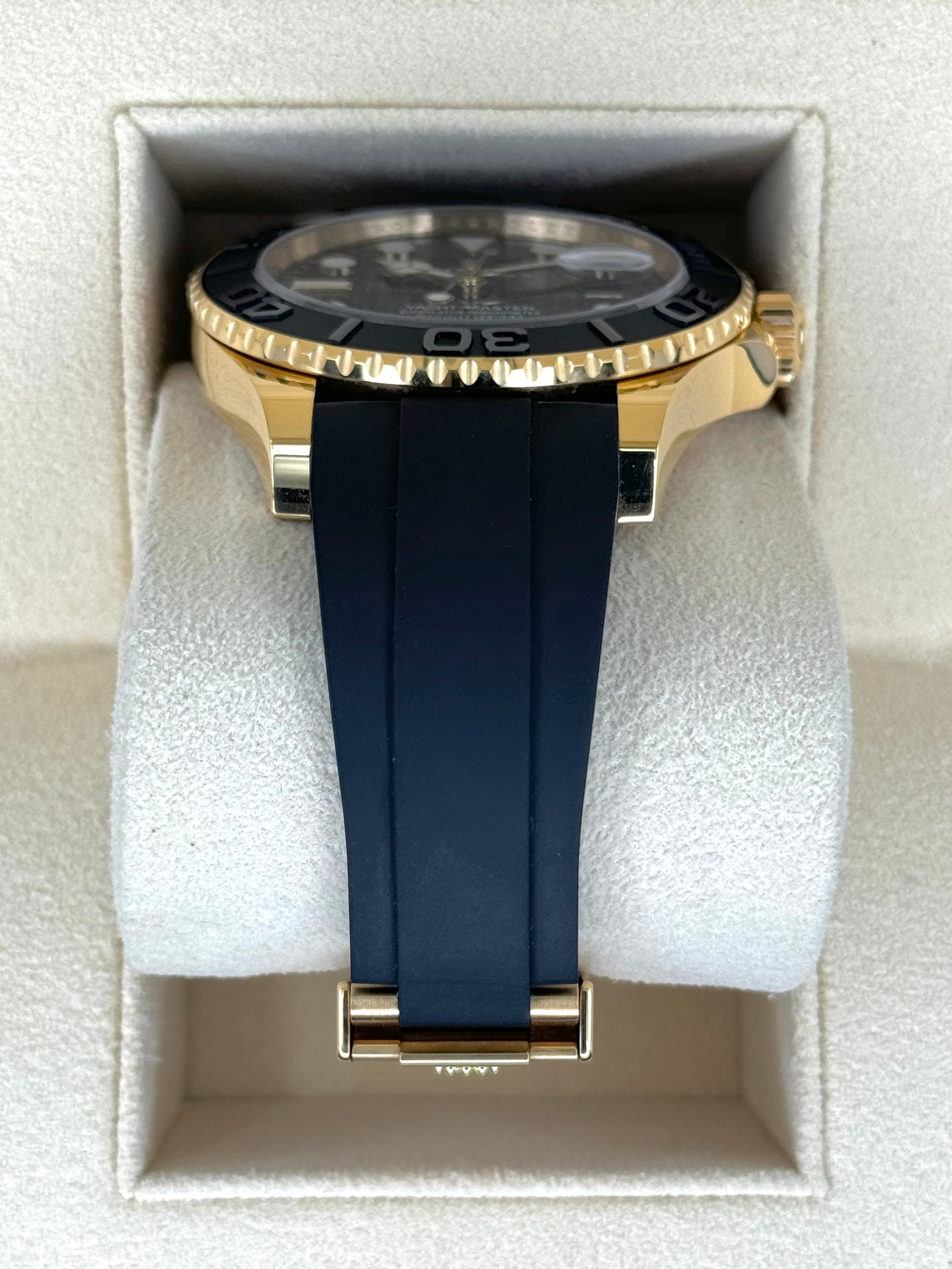 2024 Rolex Yacht-Master 42mm 226658 Gold Oysterflex Black Dial - Image 3