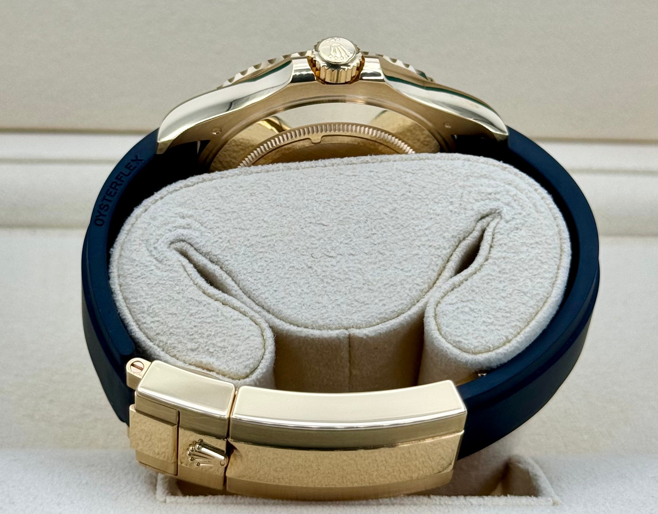 2024 Rolex Yacht-Master 42mm 226658 Gold Oysterflex Black Dial - Image 9