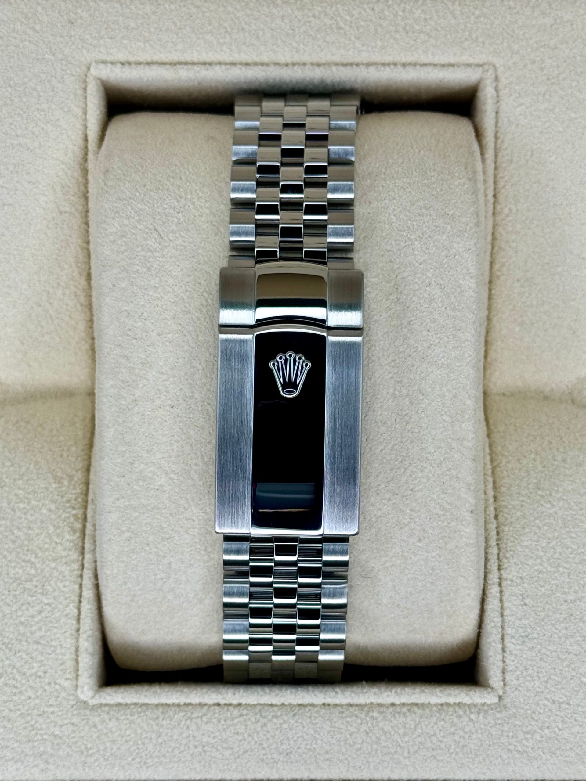 2021 Rolex Datejust 36mm 126234 Jubilee Wimbledon Dial - Image 2