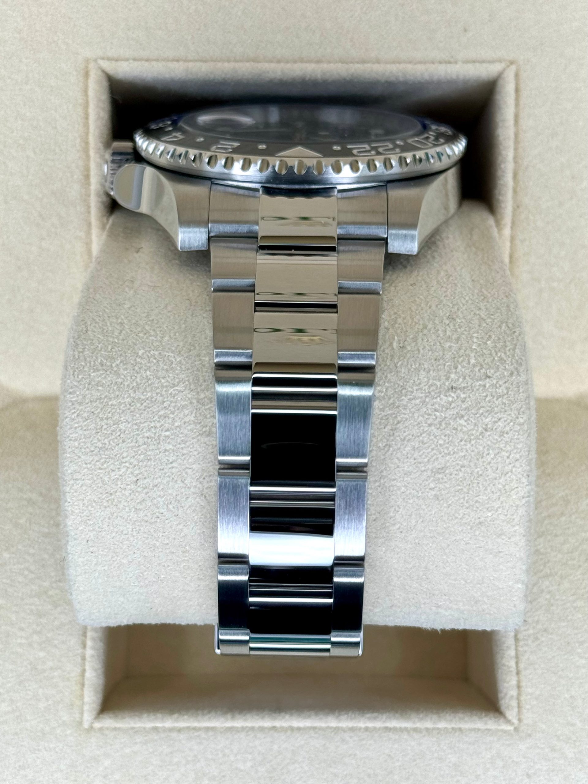 2016 Rolex GMT-Master II "Batman" 40mm 116710BLNR Oyster - Image 4