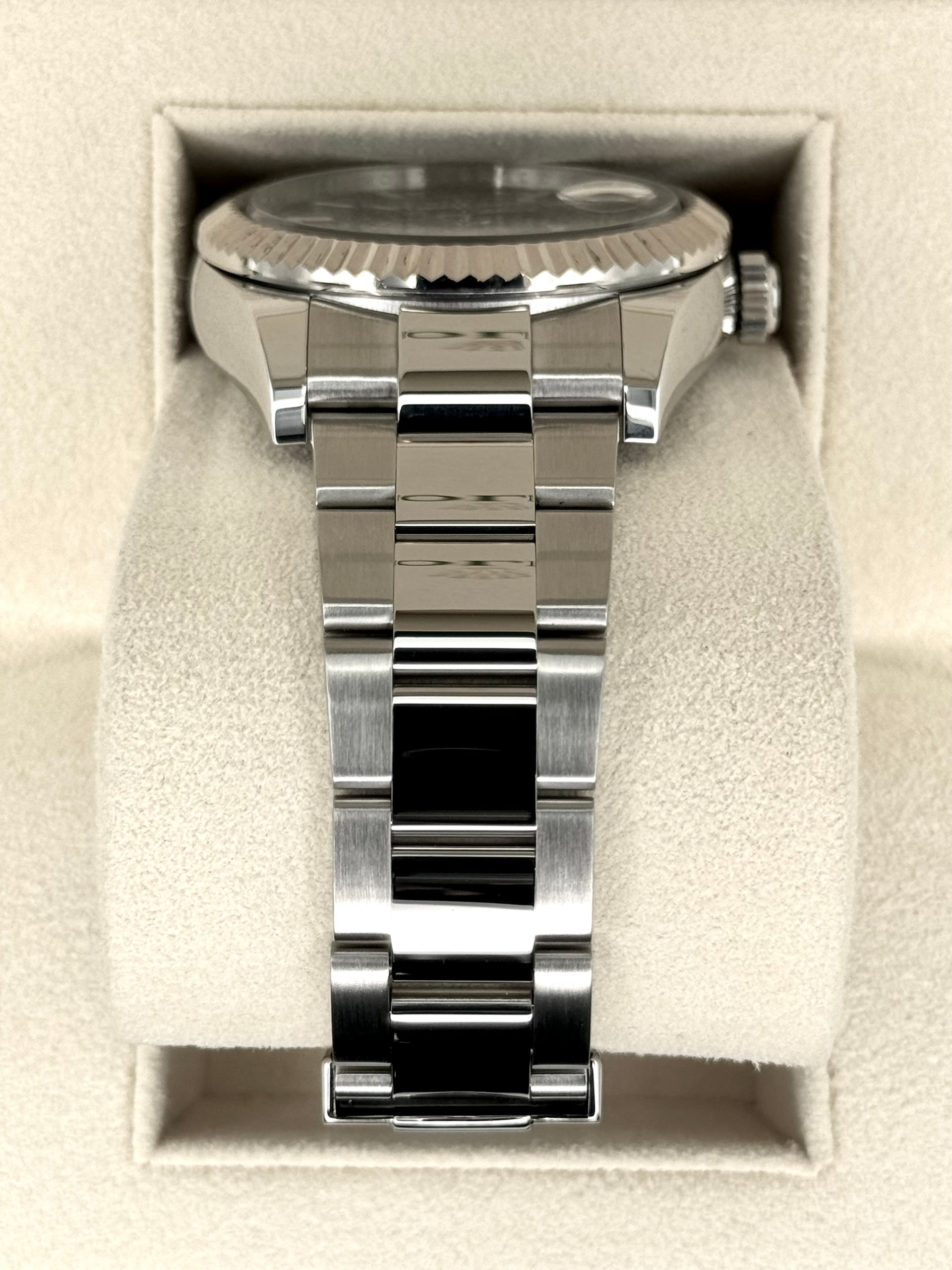 Sky-Dweller 42mm 326934 Stainless Steel Oyster Blue Dial - Image 3