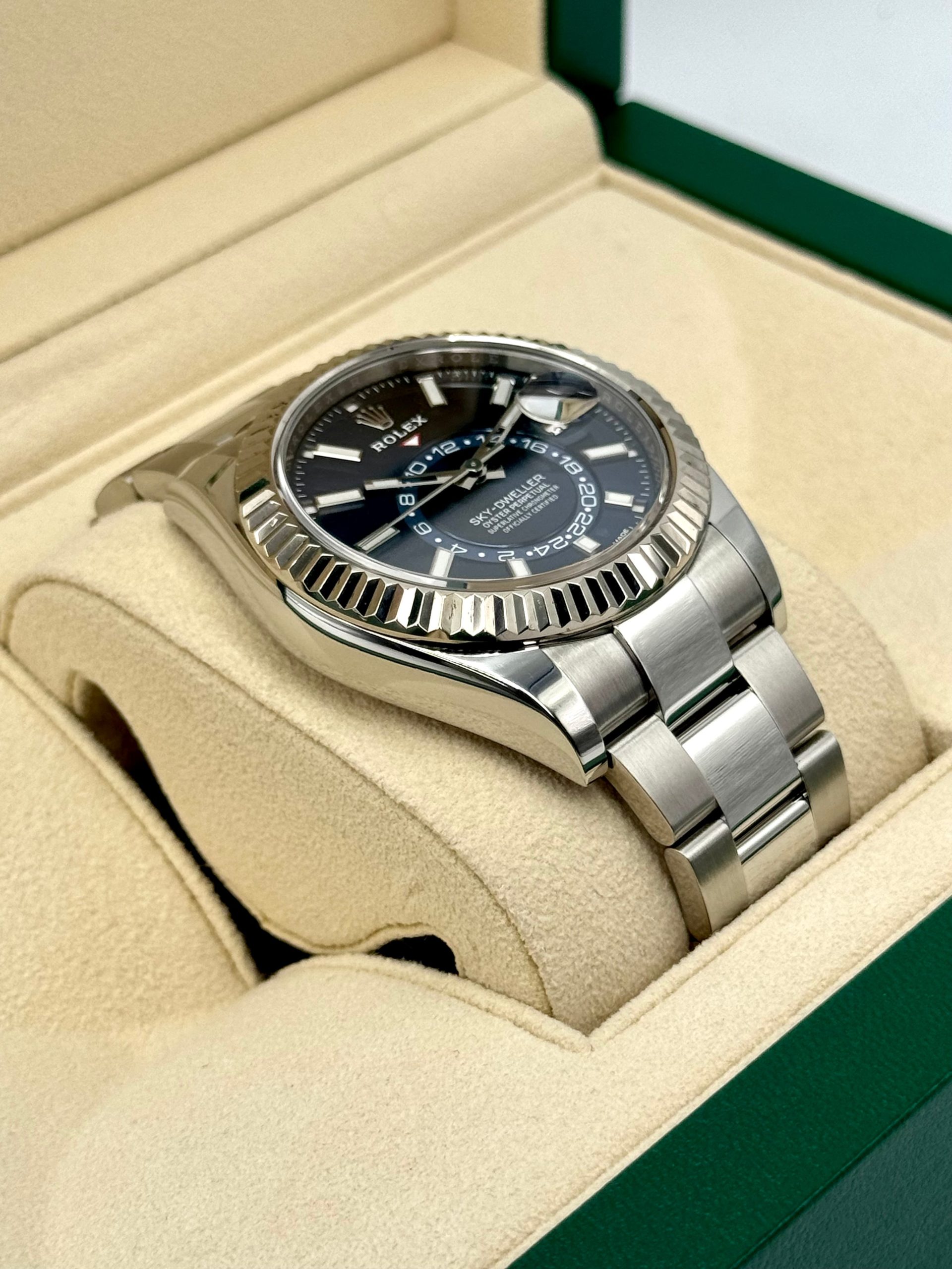 Sky-Dweller 42mm 326934 Stainless Steel Oyster Blue Dial - Image 6