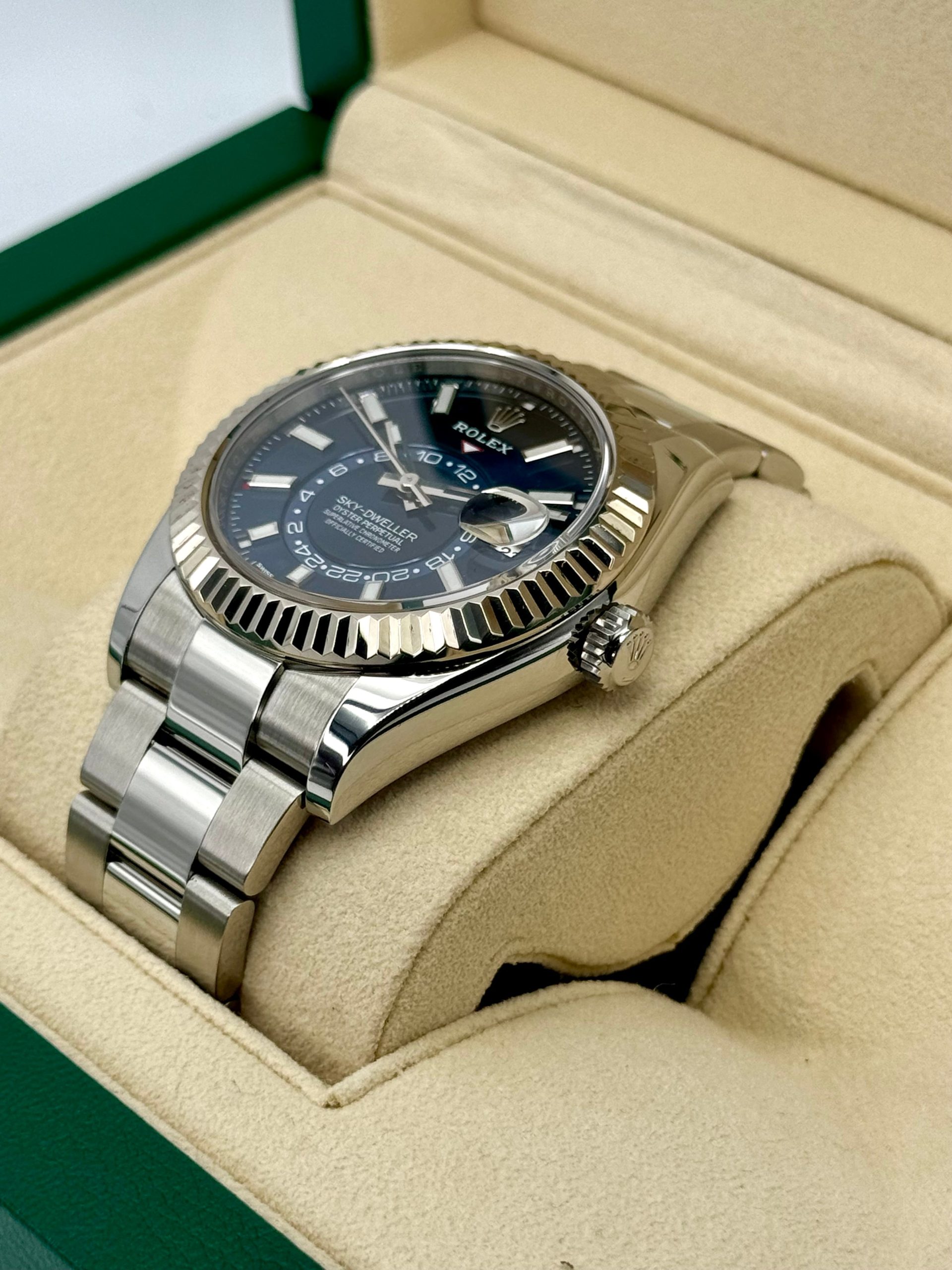 Sky-Dweller 42mm 326934 Stainless Steel Oyster Blue Dial - Image 5