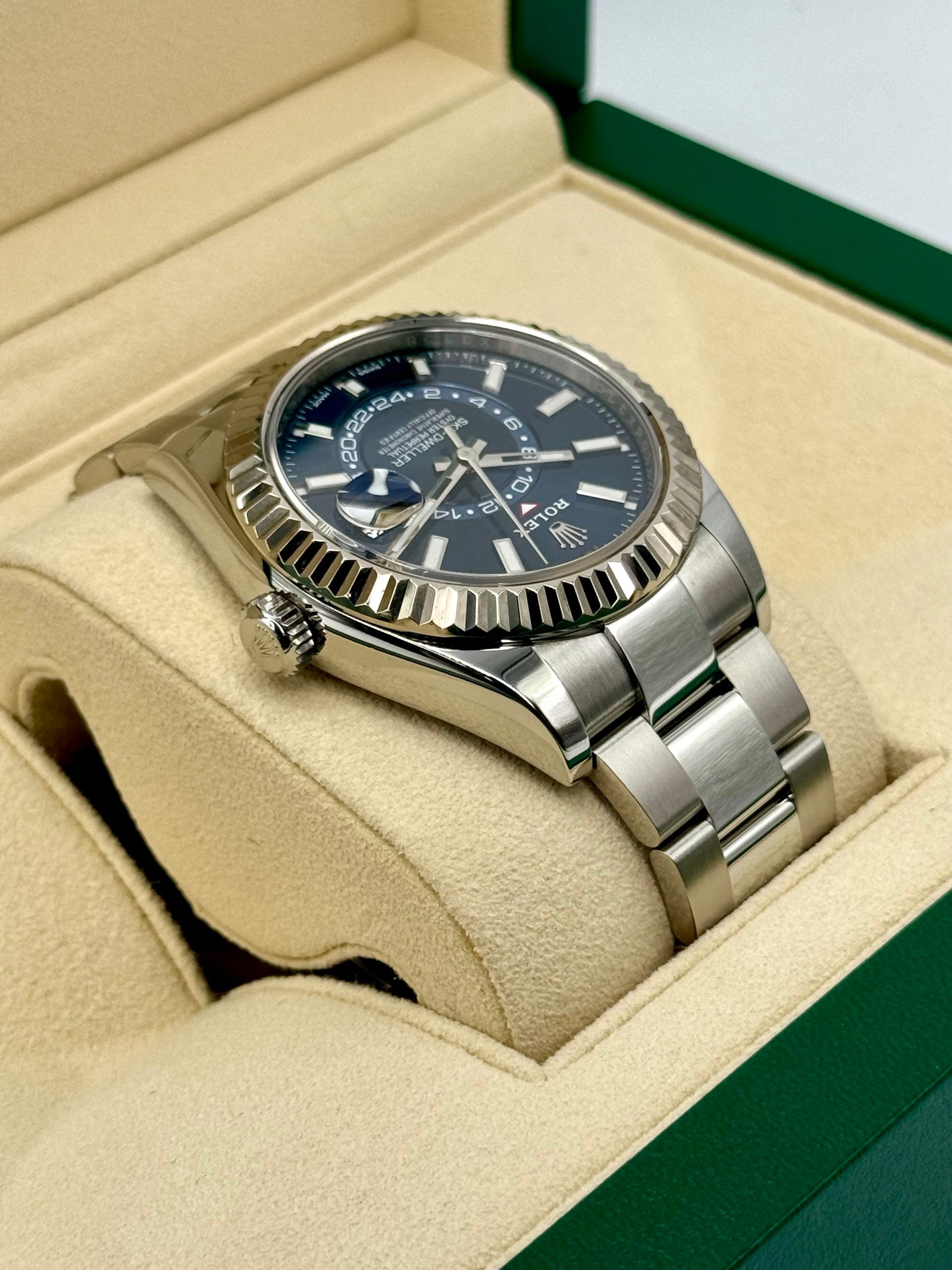 Sky-Dweller 42mm 326934 Stainless Steel Oyster Blue Dial - Image 8