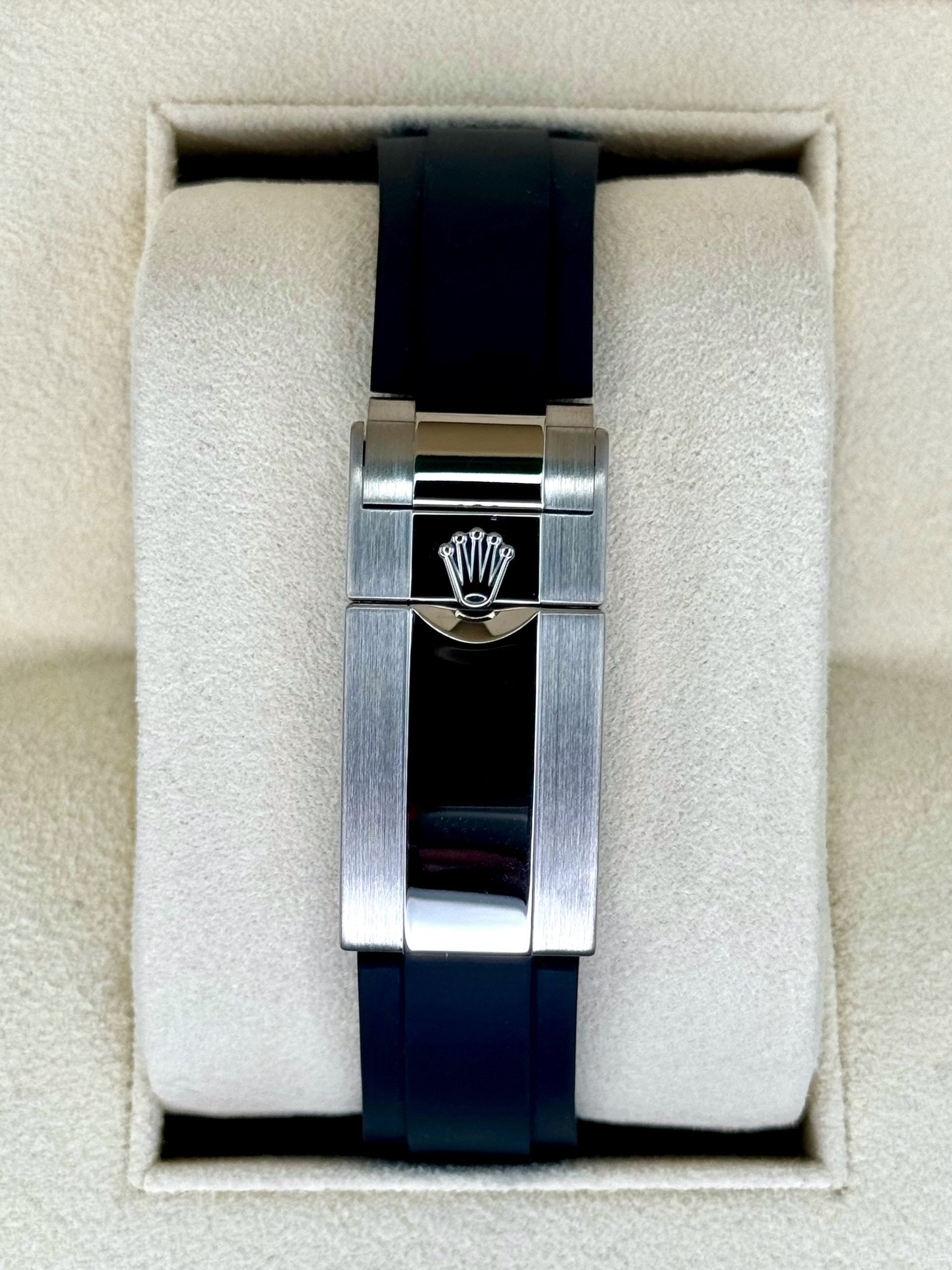 2022 Rolex Daytona 40mm 116519LN White Gold Silver Ghost Dial - Image 2