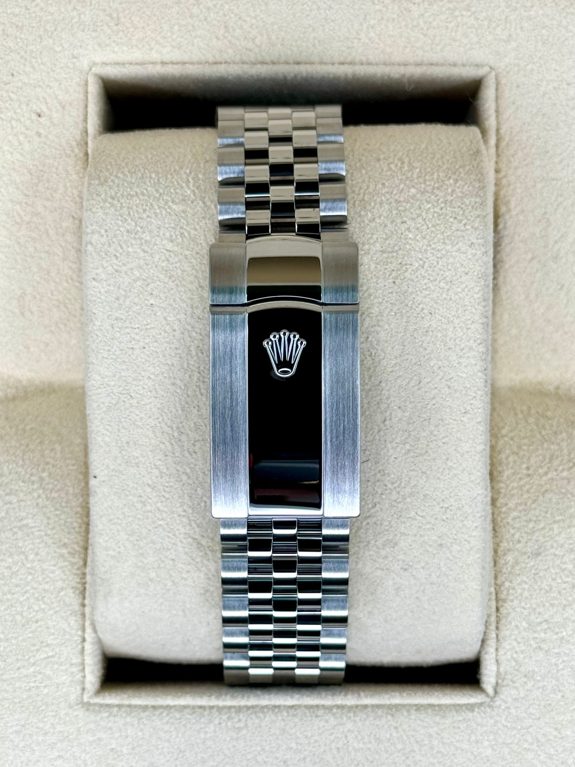 Rolex 2023 Datejust 41mm 126300 Stainless Steel Jubilee Rhodium Dial - Image 2