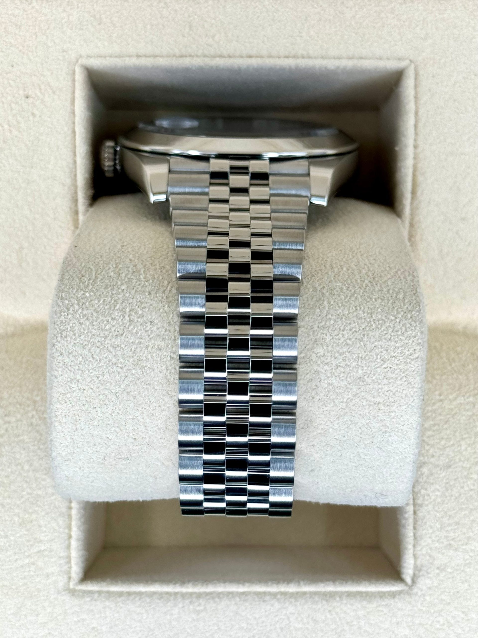 Rolex 2023 Datejust 41mm 126300 Stainless Steel Jubilee Rhodium Dial - Image 4