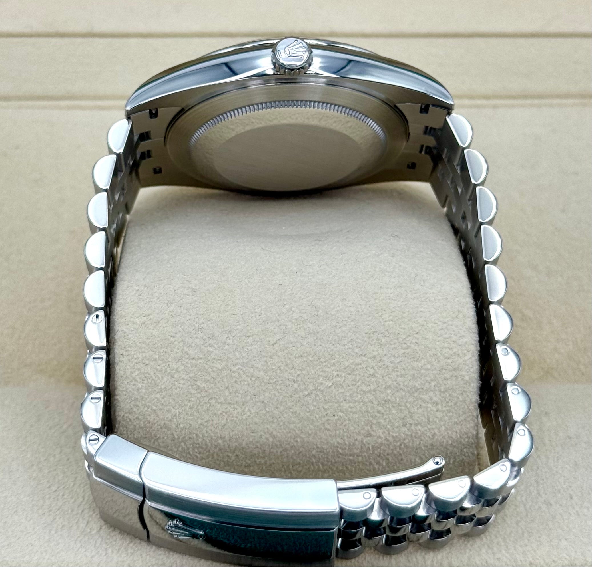 Rolex 2023 Datejust 41mm 126300 Stainless Steel Jubilee Rhodium Dial - Image 9