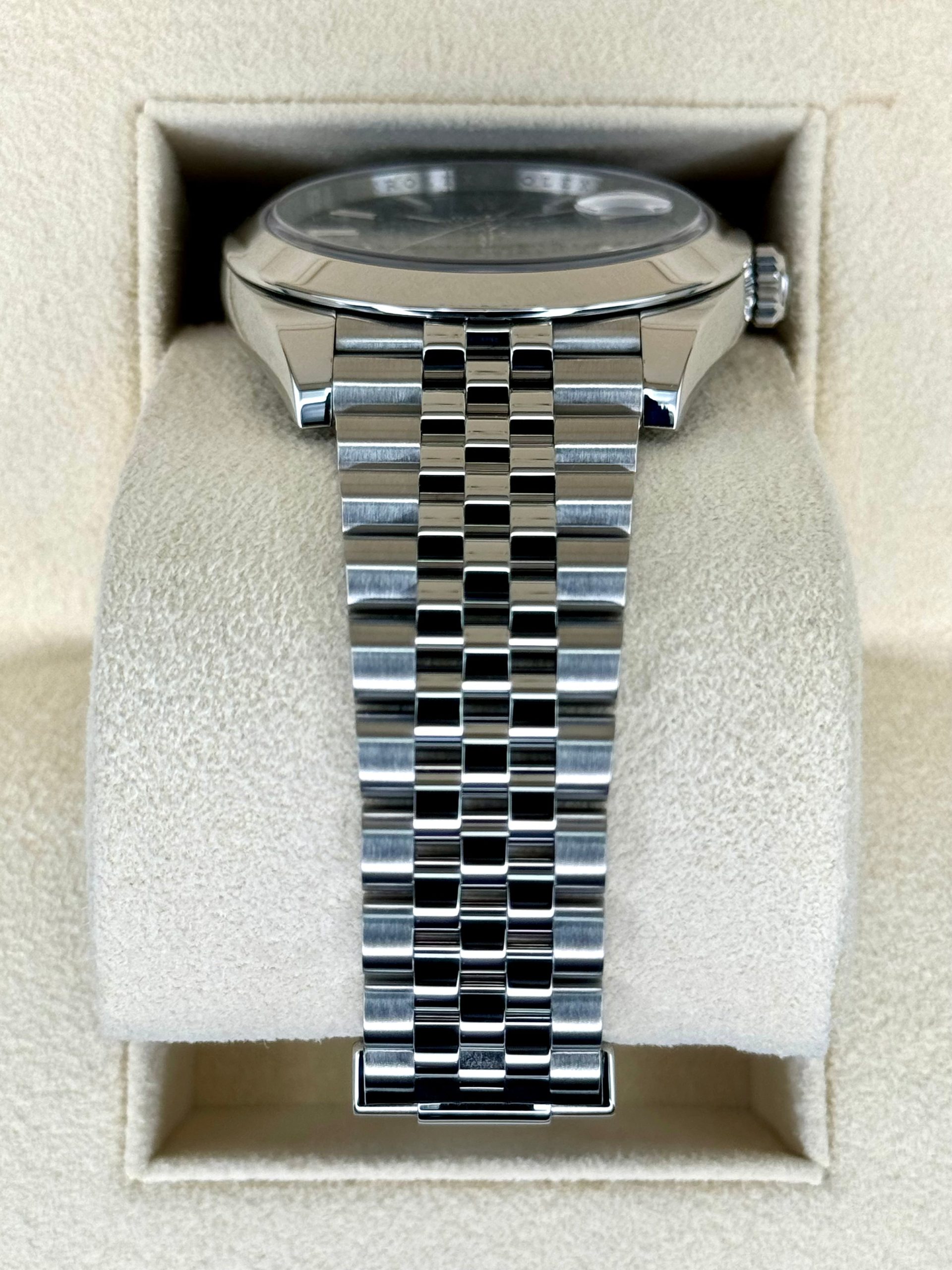 2022 Rolex Datejust 41mm 126300 Stainless Steel Jubilee Blue Motif Dial - Image 3