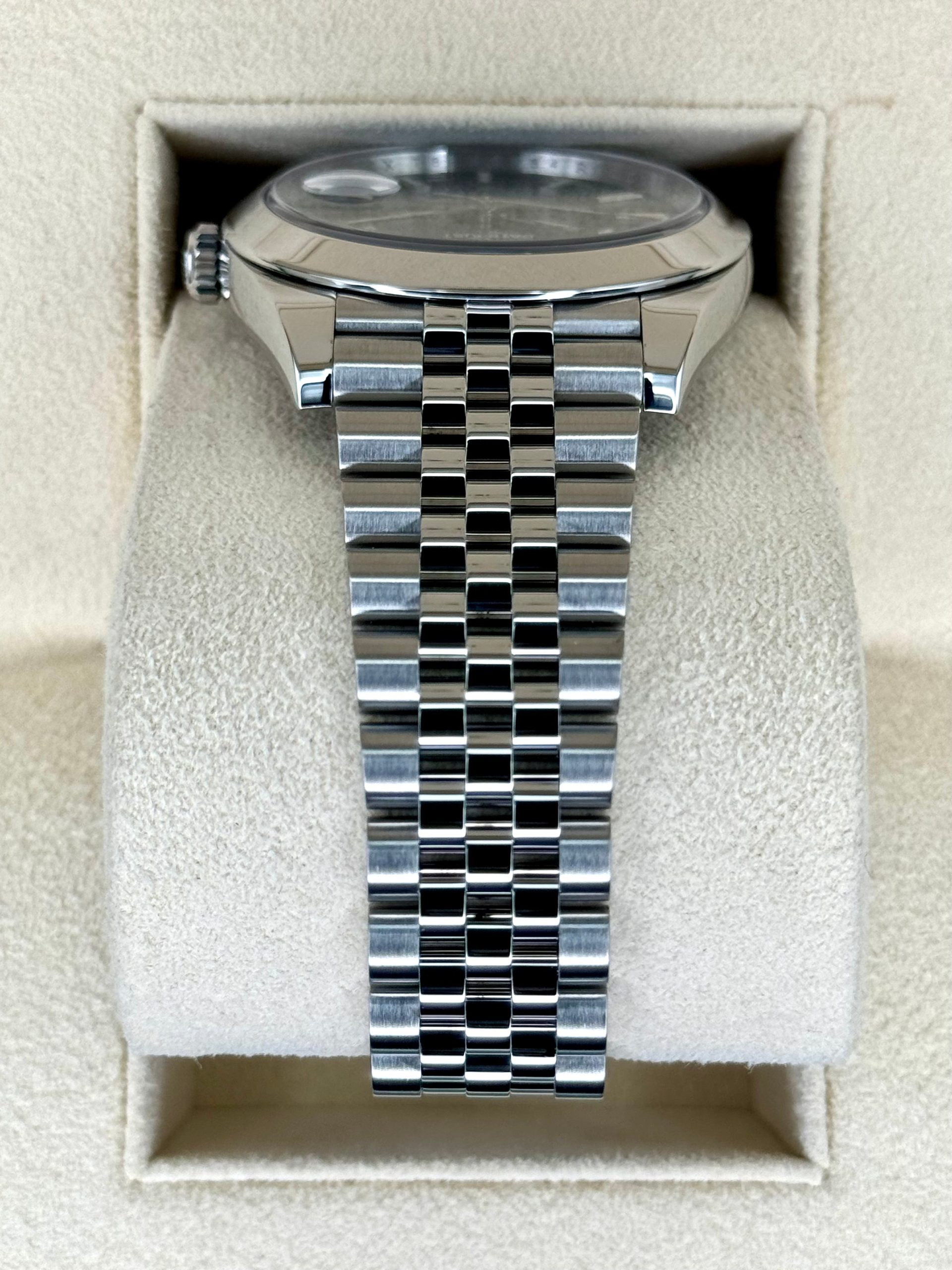 2022 Rolex Datejust 41mm 126300 Stainless Steel Jubilee Blue Motif Dial - Image 4