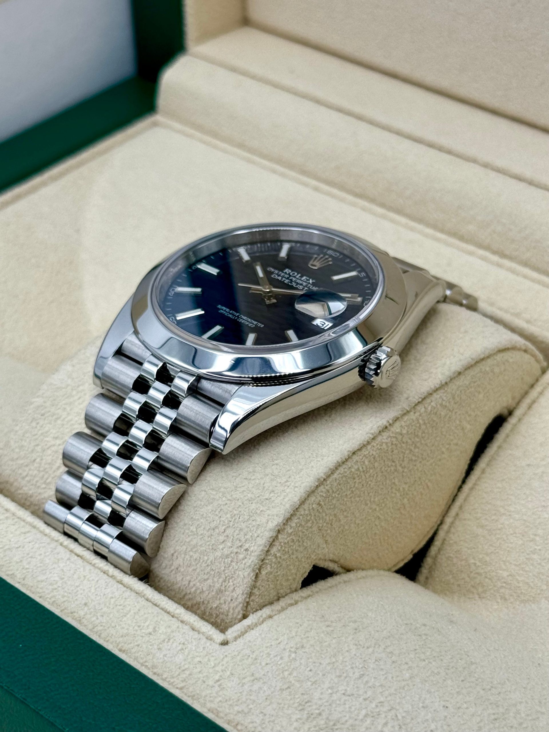 2022 Rolex Datejust 41mm 126300 Stainless Steel Jubilee Blue Motif Dial - Image 5