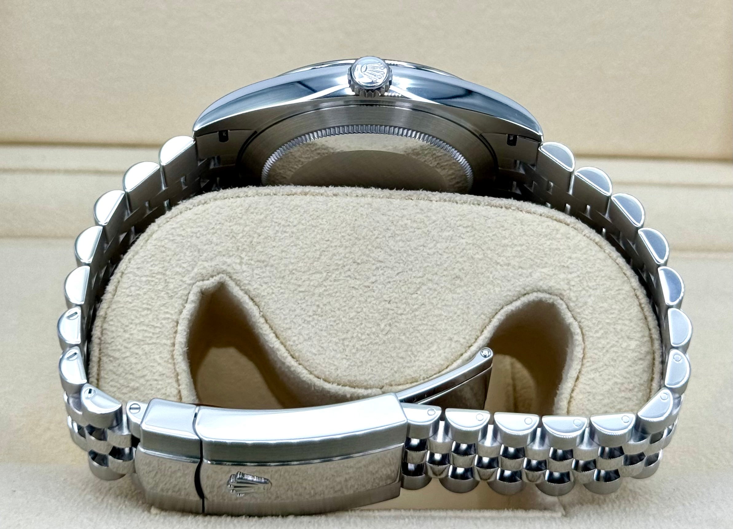 2022 Rolex Datejust 41mm 126300 Stainless Steel Jubilee Blue Motif Dial - Image 9