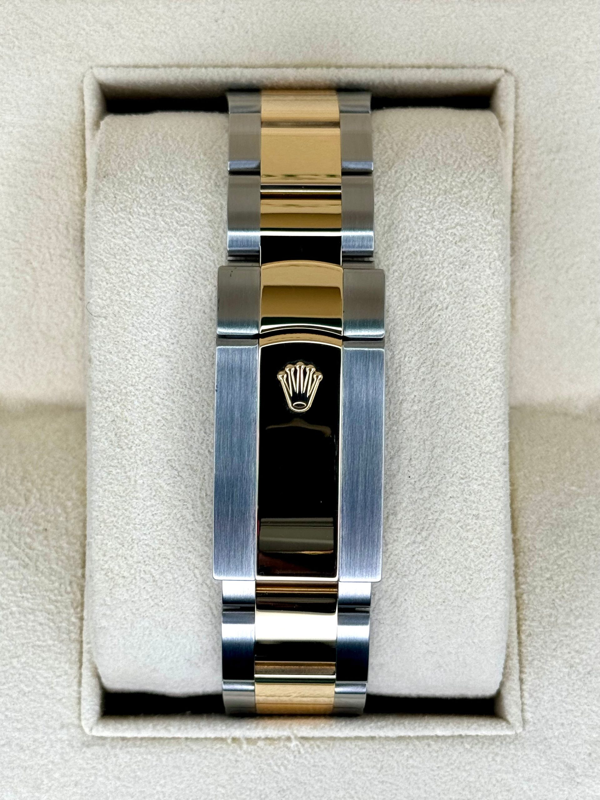 2024 Rolex Sky-Dweller 42mm 336933 Oyster Champagne Dial - Image 2