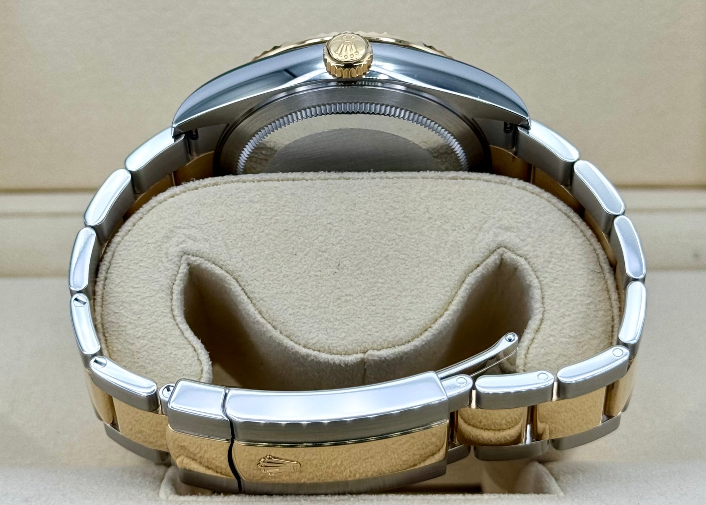 2024 Rolex Sky-Dweller 42mm 336933 Oyster Champagne Dial - Image 9