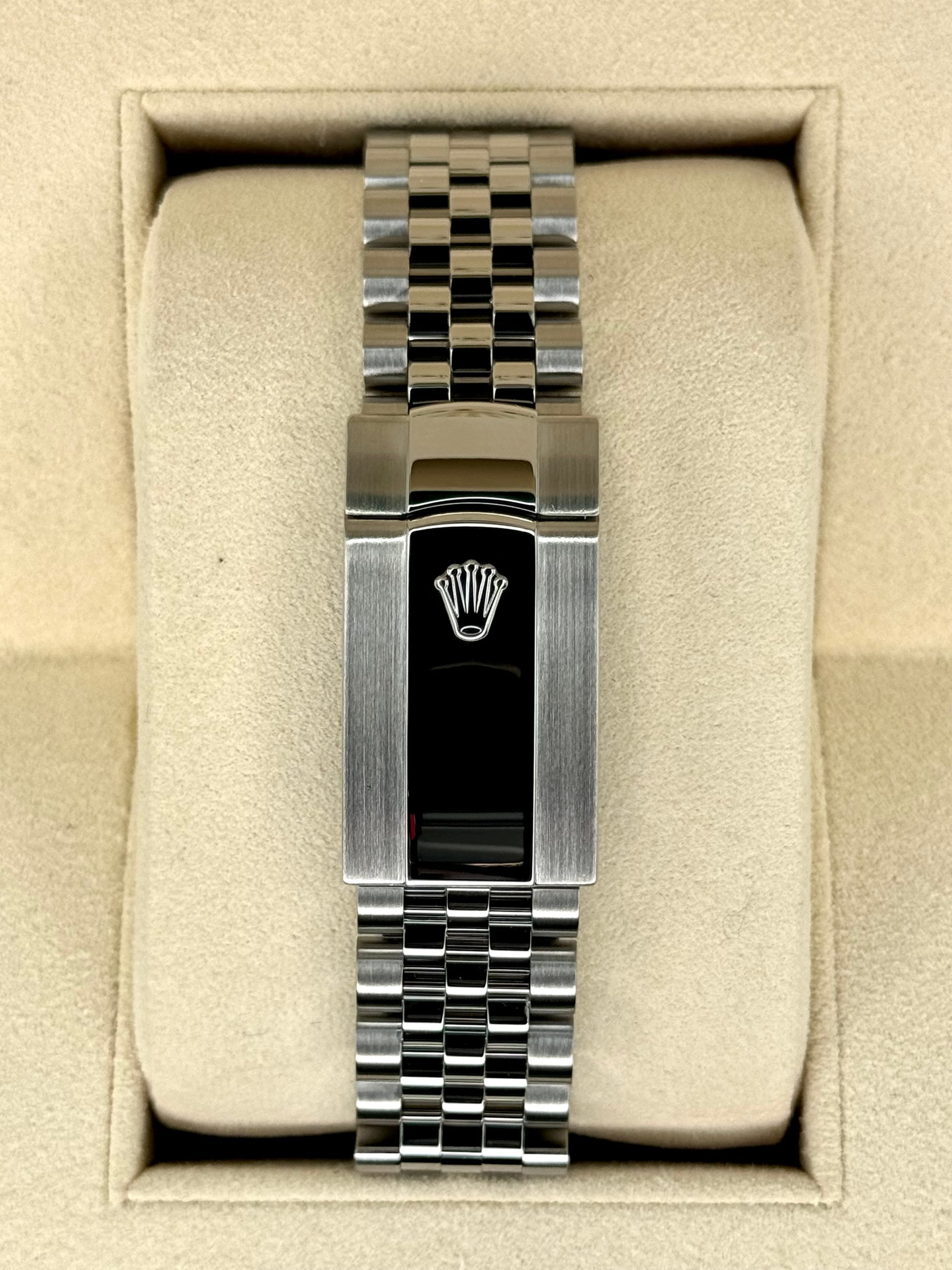 Rolex Datejust 41mm 126334 Stainless Steel Jubilee Blue Dial - Image 2