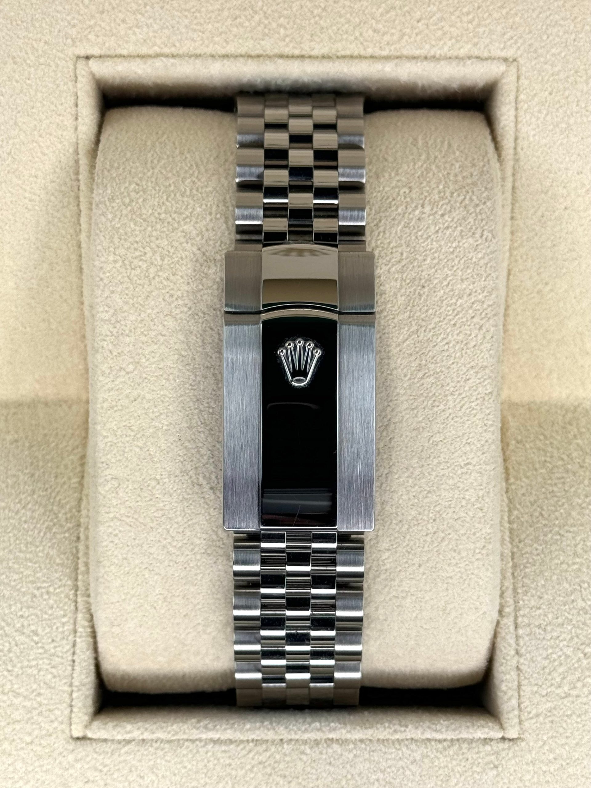 2024 Rolex Datejust 41mm 126334 Jubilee Wimbledon Dial - Image 2