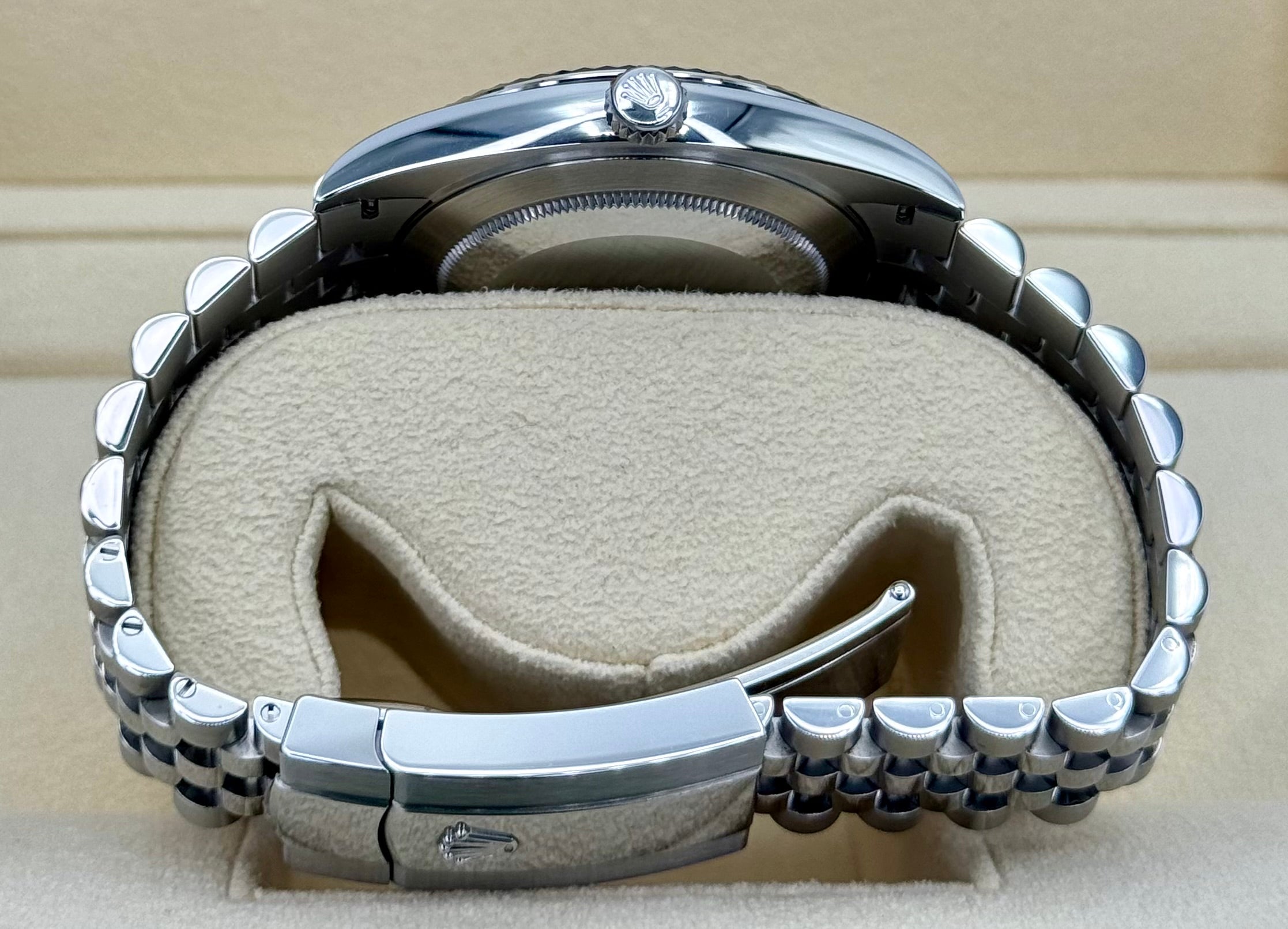 2024 Rolex Datejust 41mm 126334 Jubilee Wimbledon Dial - Image 9