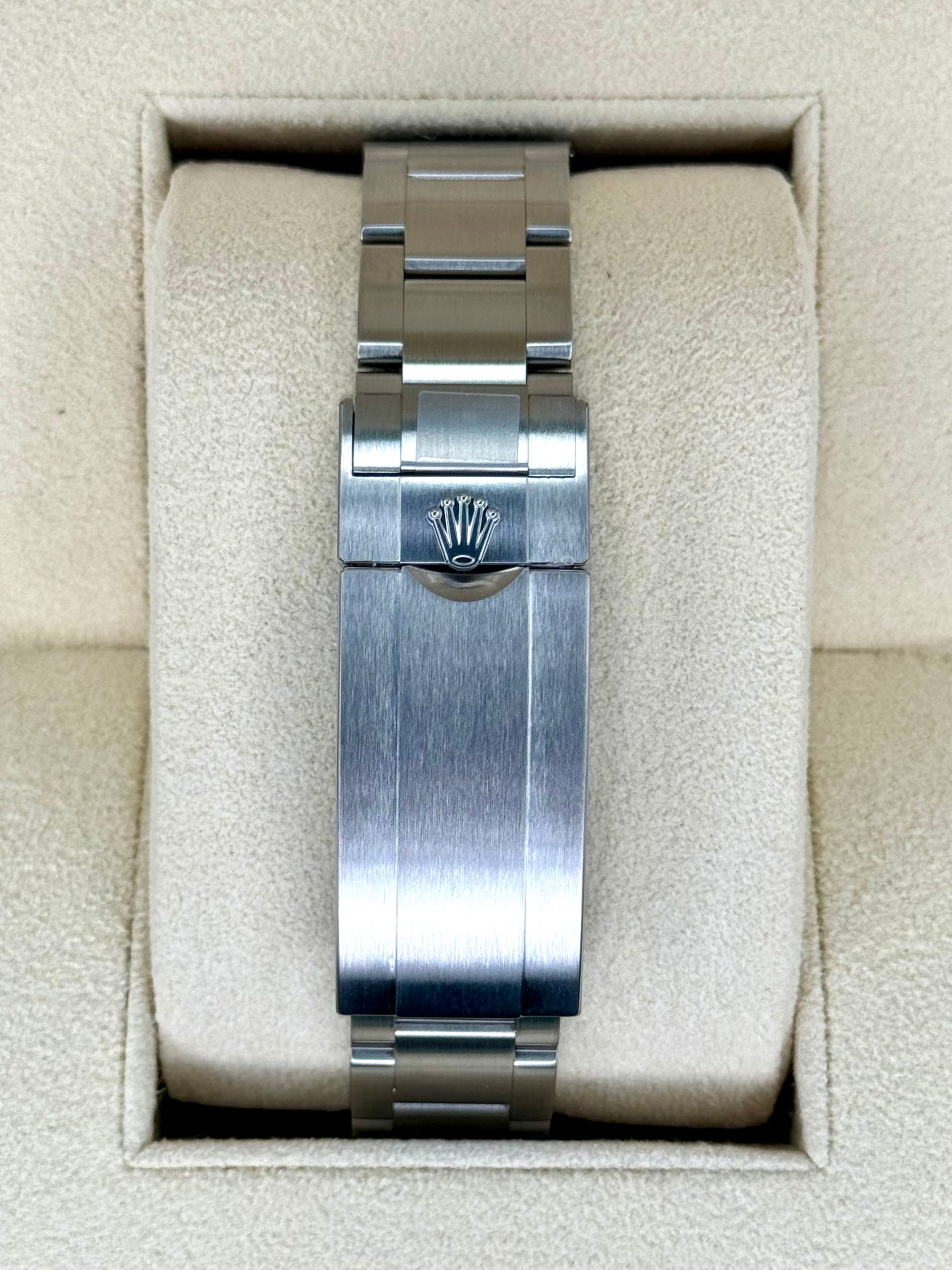 NEW 2020 Rolex Submariner "Hulk" 40mm 116610LV Green Dial - Image 2