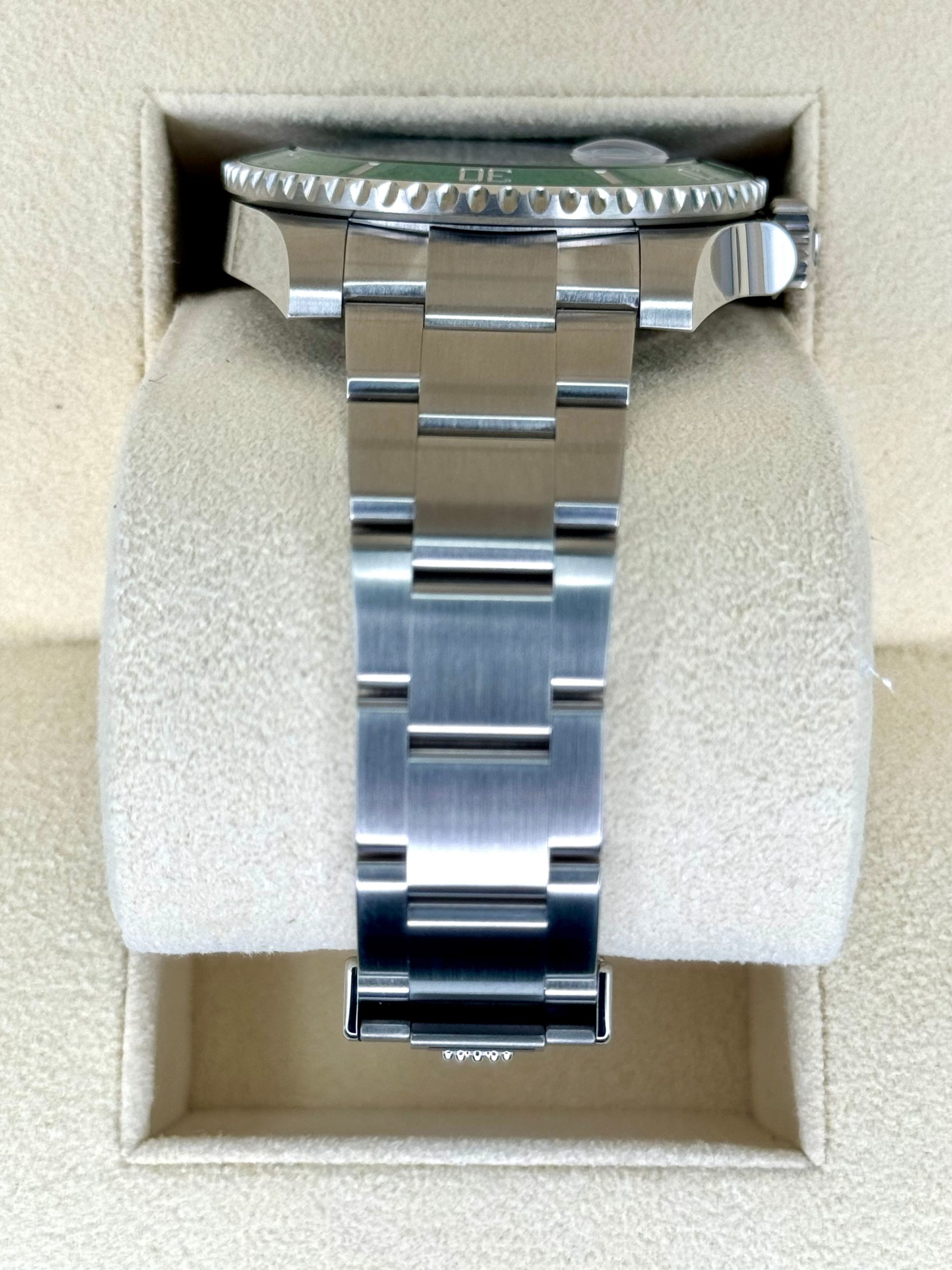 NEW 2020 Rolex Submariner "Hulk" 40mm 116610LV Green Dial - Image 3