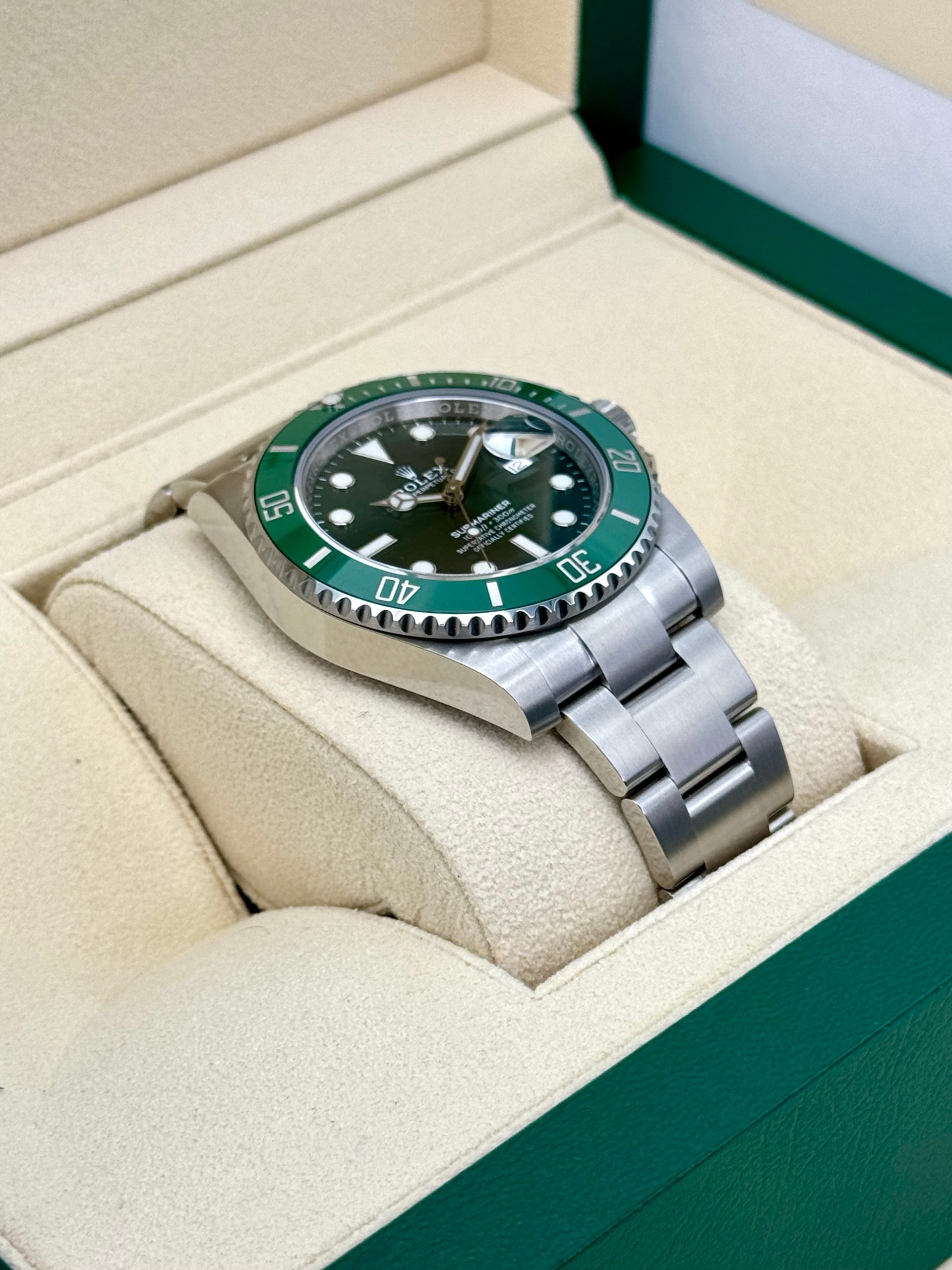 NEW 2020 Rolex Submariner "Hulk" 40mm 116610LV Green Dial - Image 6