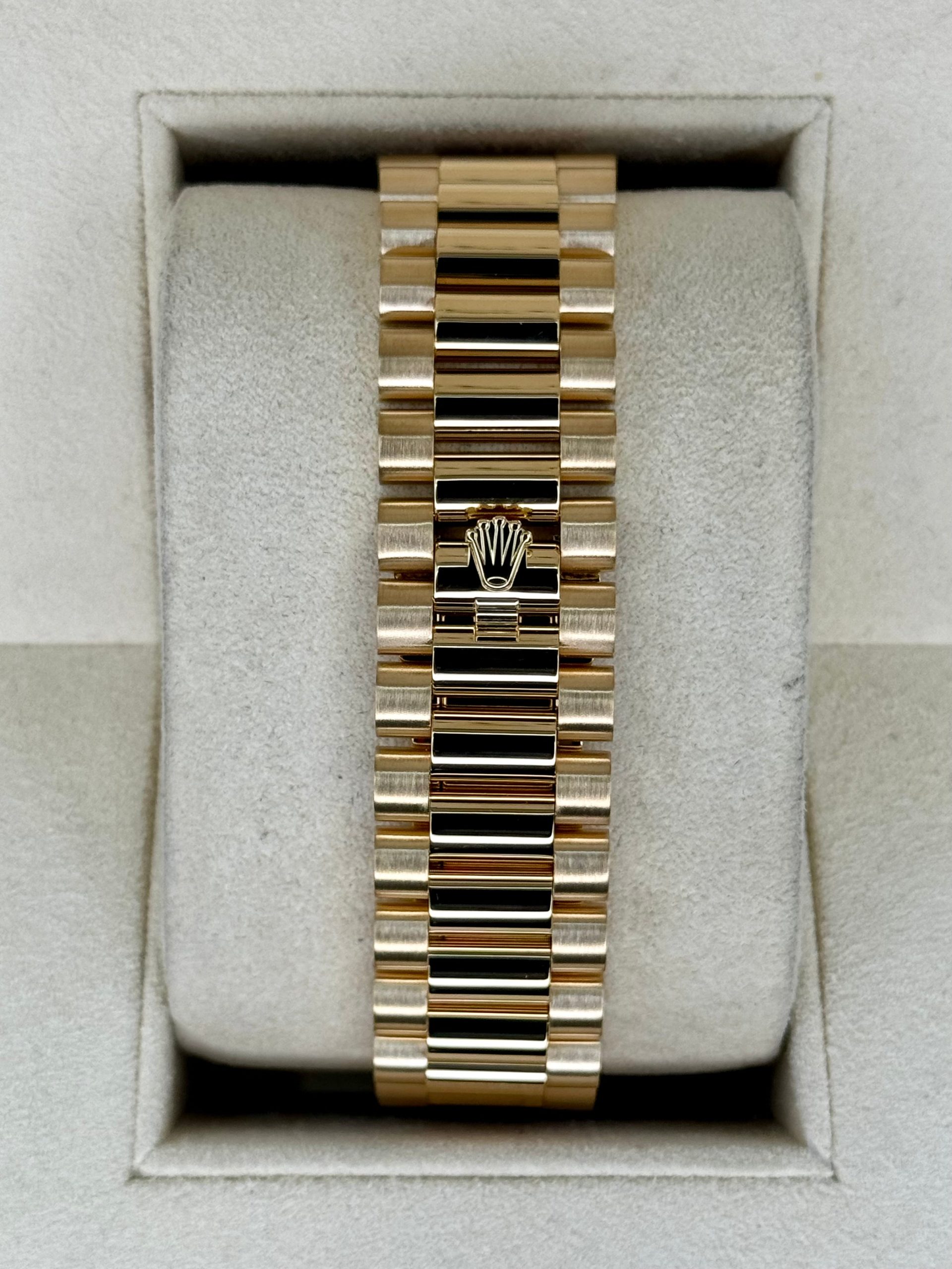 2021 Rolex Day-Date 40mm 228238 Presidential Champagne Dial - Image 2