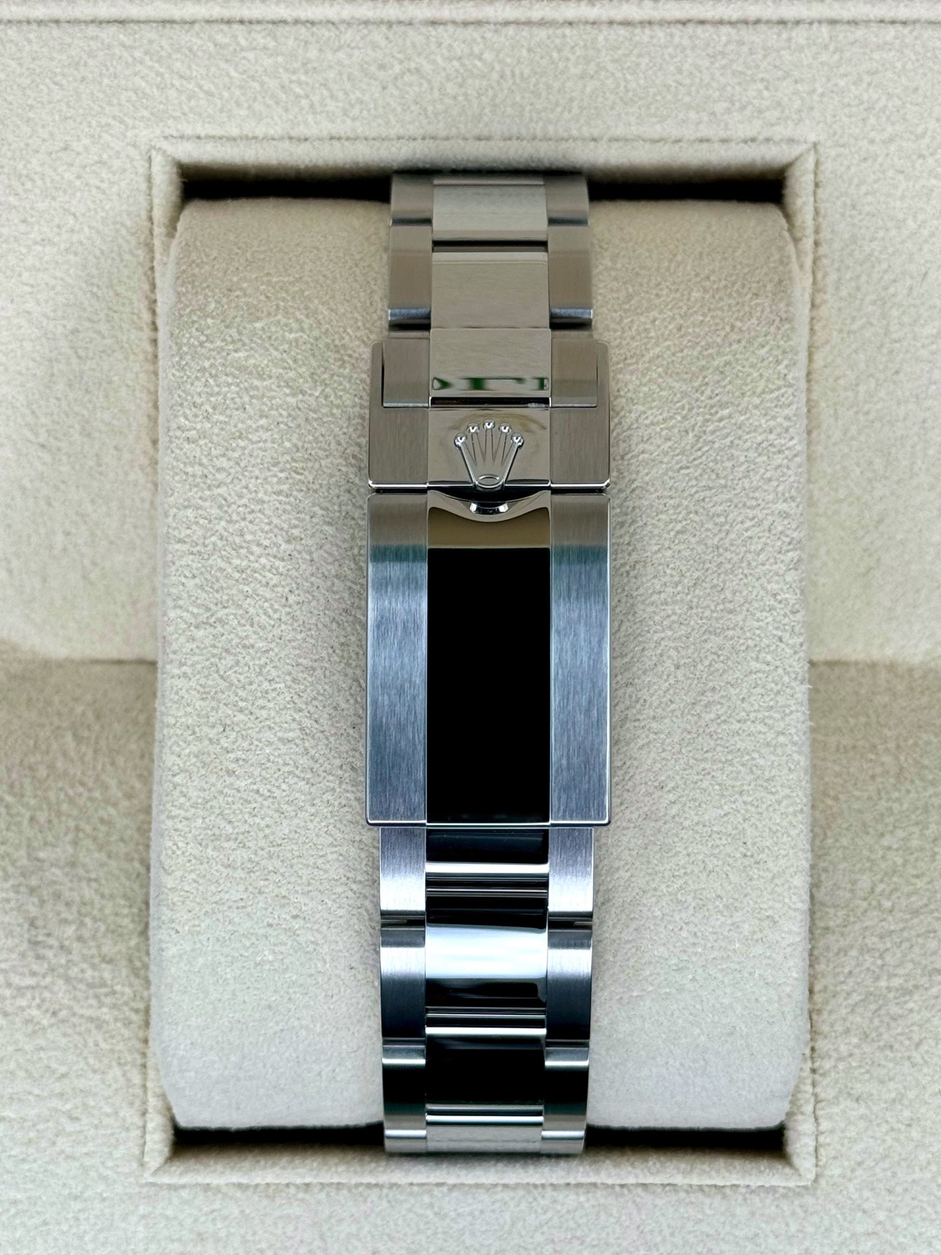 NEW 2024 Rolex Yacht-Master 40mm 126622 Stainless Steel Rhodium Dial - Image 2