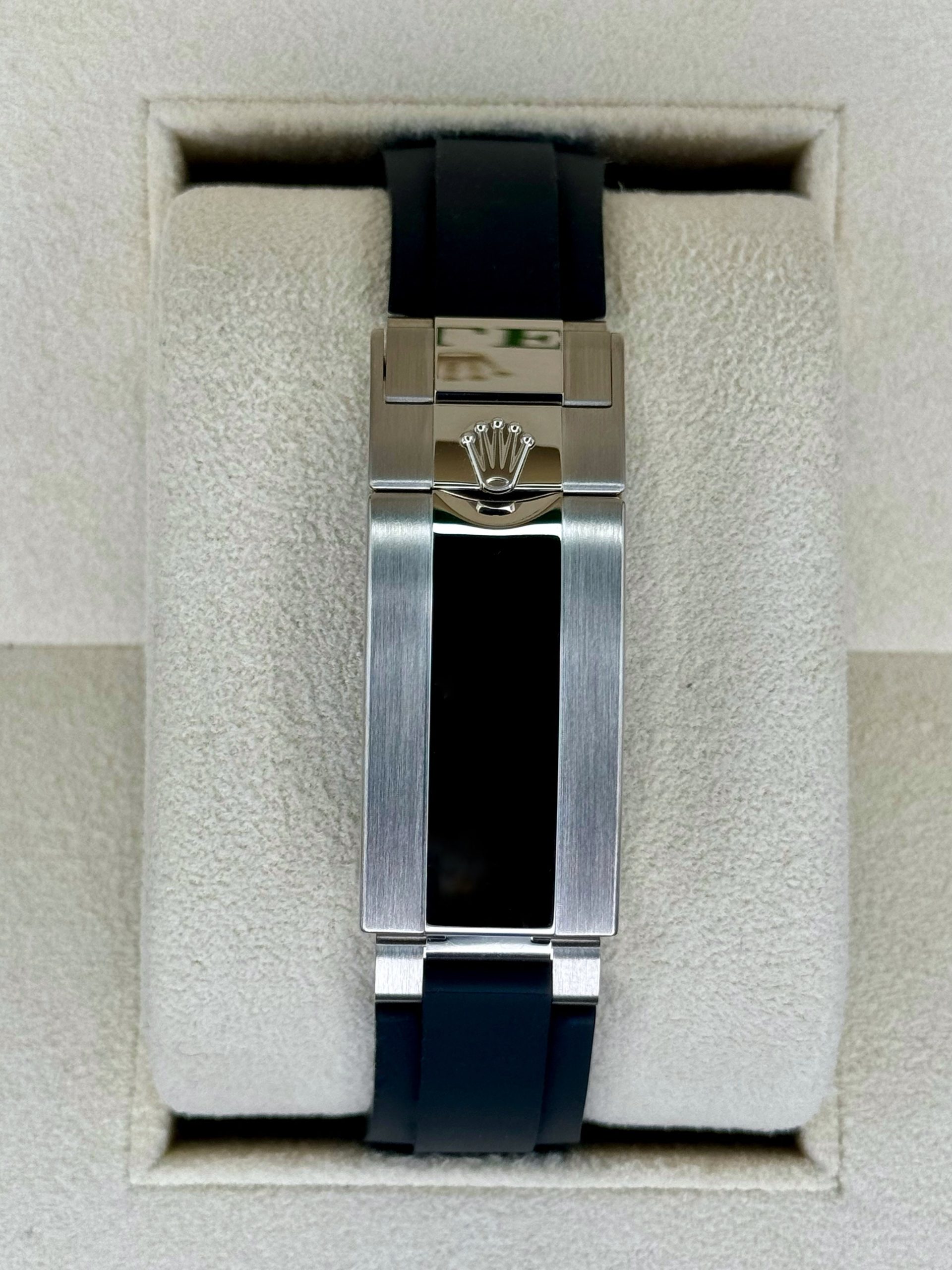 NEW 2024 Rolex Yacht-Master 42mm 226659 White Gold Oysterflex Black Dial - Image 2