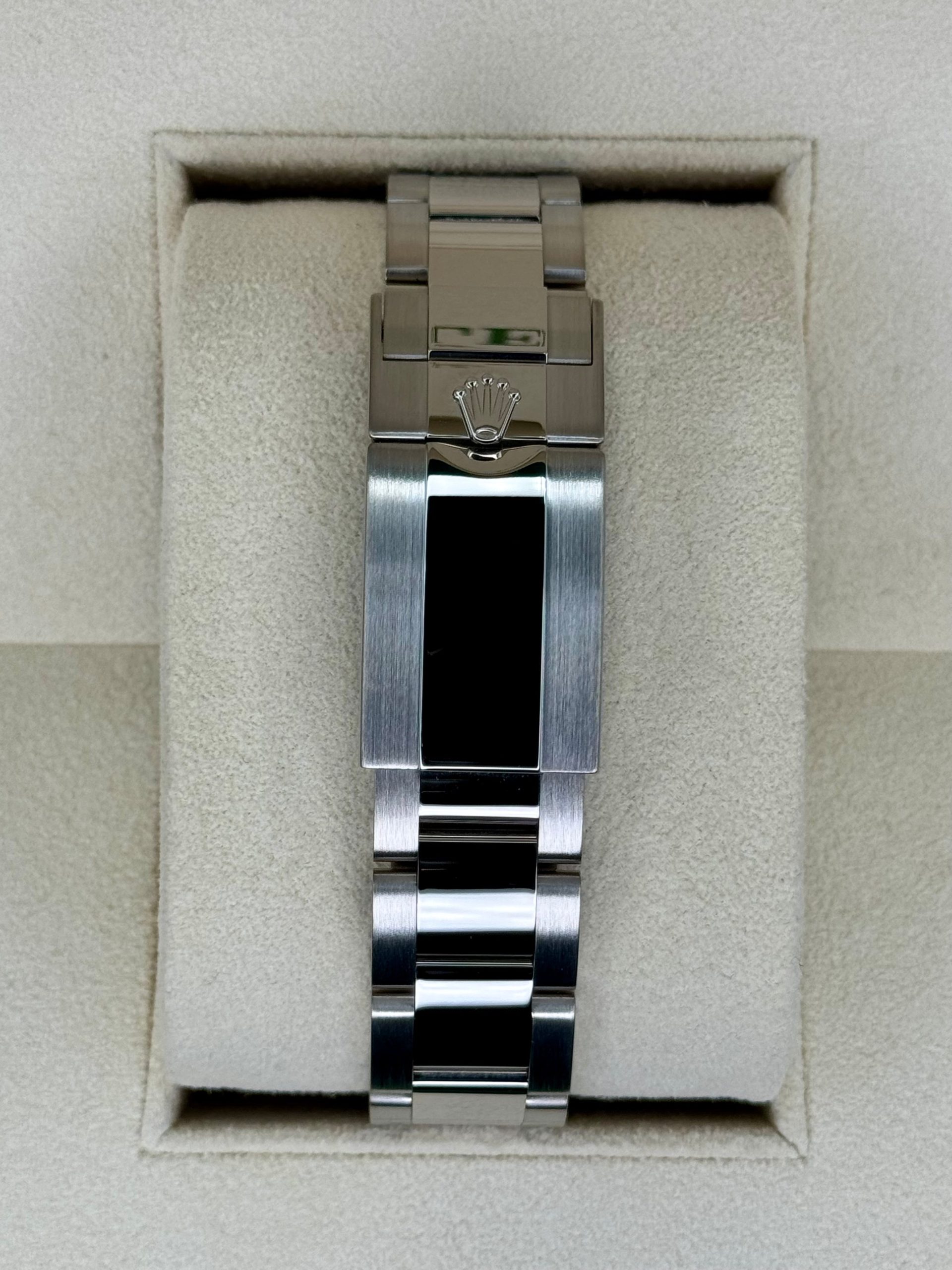 2024 Rolex Daytona 40mm 126509 White Gold Black Dial - Image 2