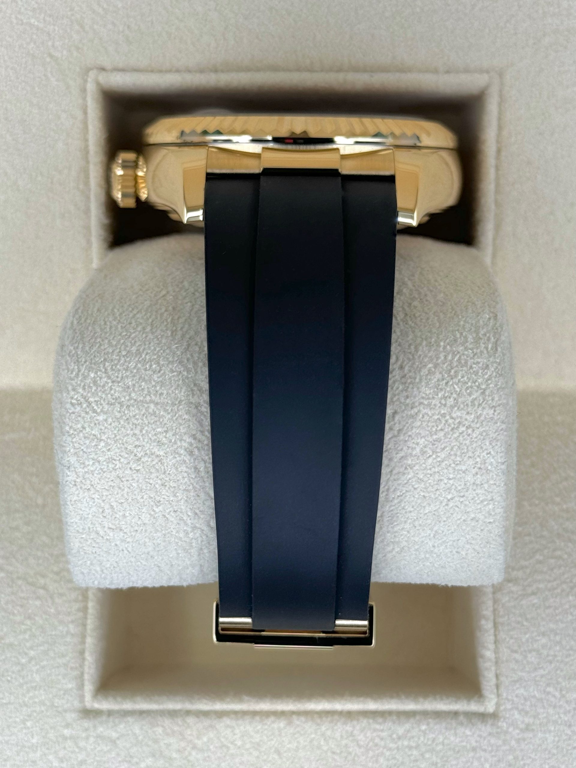 2024 Rolex Sky-Dweller 42mm 336238 Yellow Gold Oysterflex Champagne Dial - Image 4