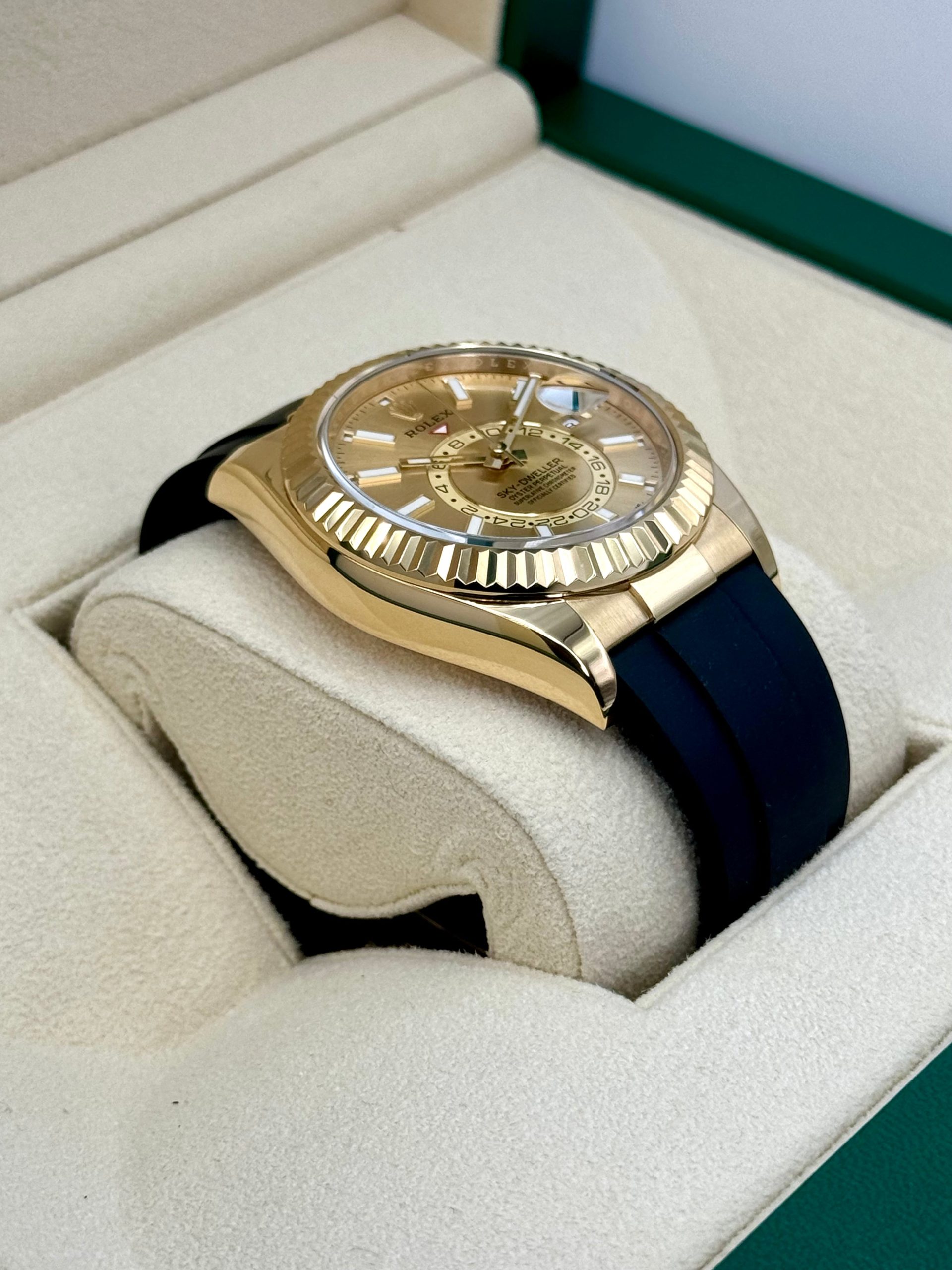 2024 Rolex Sky-Dweller 42mm 336238 Yellow Gold Oysterflex Champagne Dial - Image 6